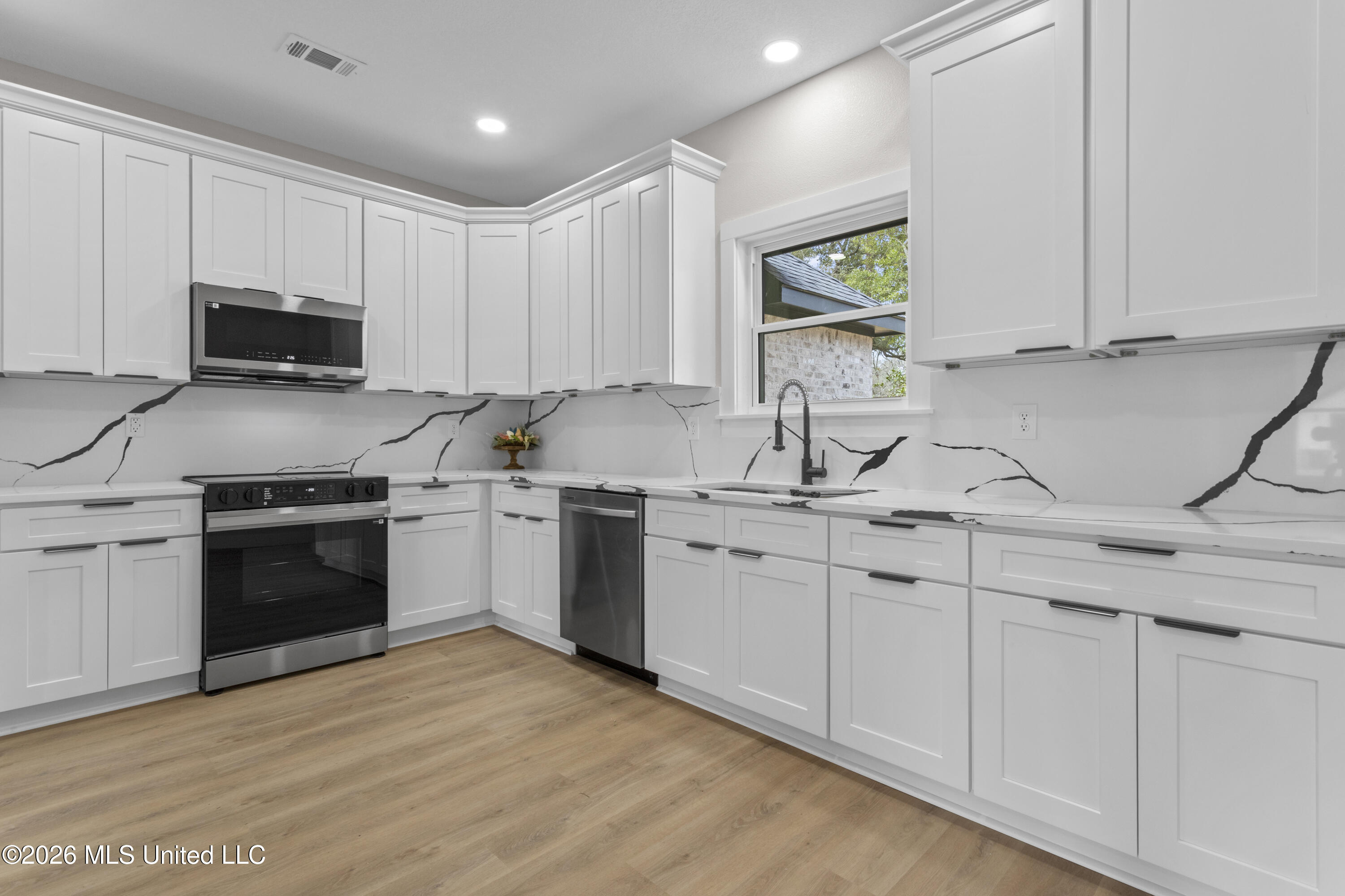 2014 Parkview Drive Property Photo 15