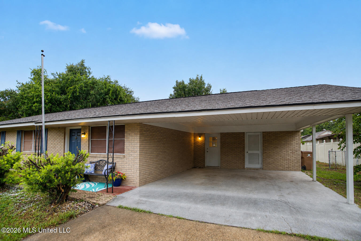 329 Popp's Ferry Road Property Photo 4