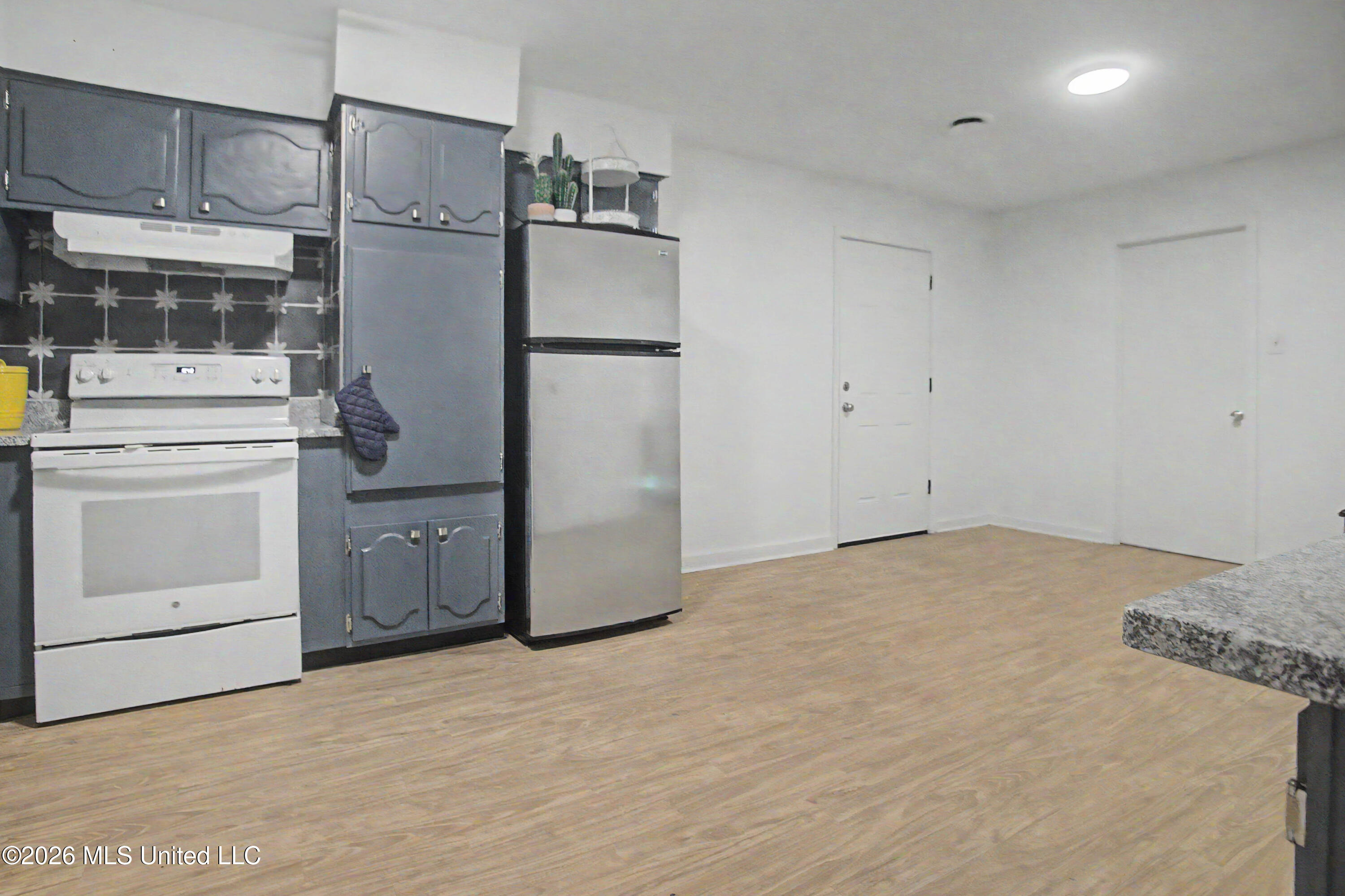 329 Popp's Ferry Road Property Photo 10