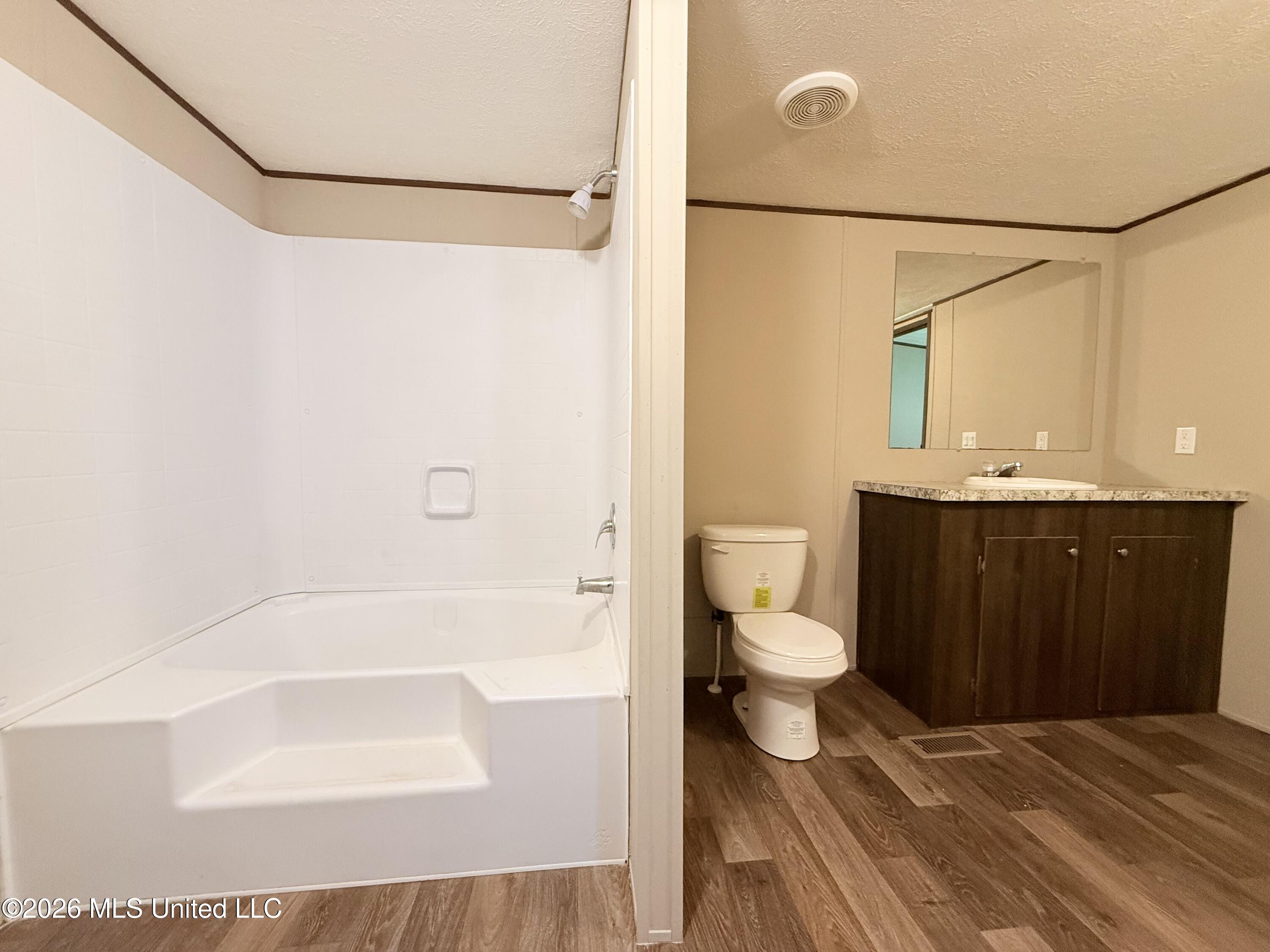 1206 Quinlivan Road Property Photo 6