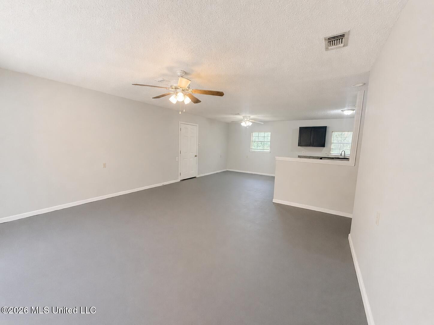 7026 W Forrest Street Property Photo 4