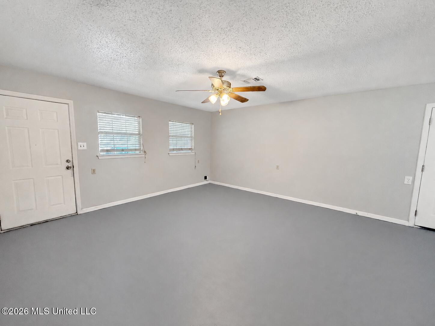 7026 W Forrest Street Property Photo 5