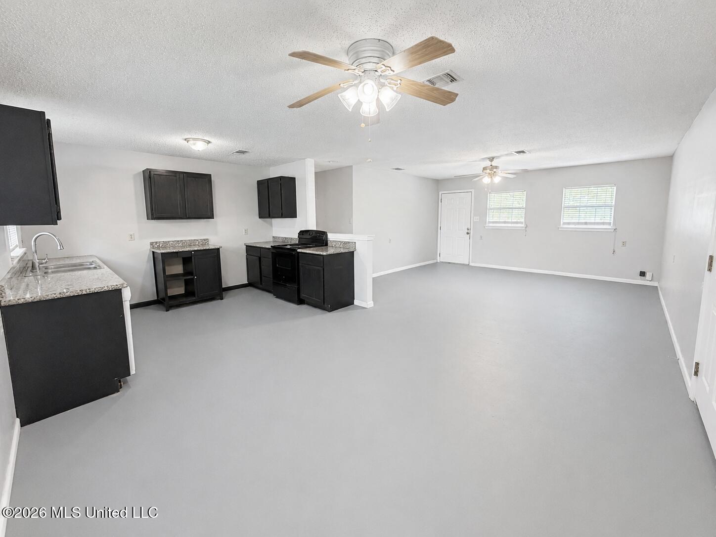 7026 W Forrest Street Property Photo 6