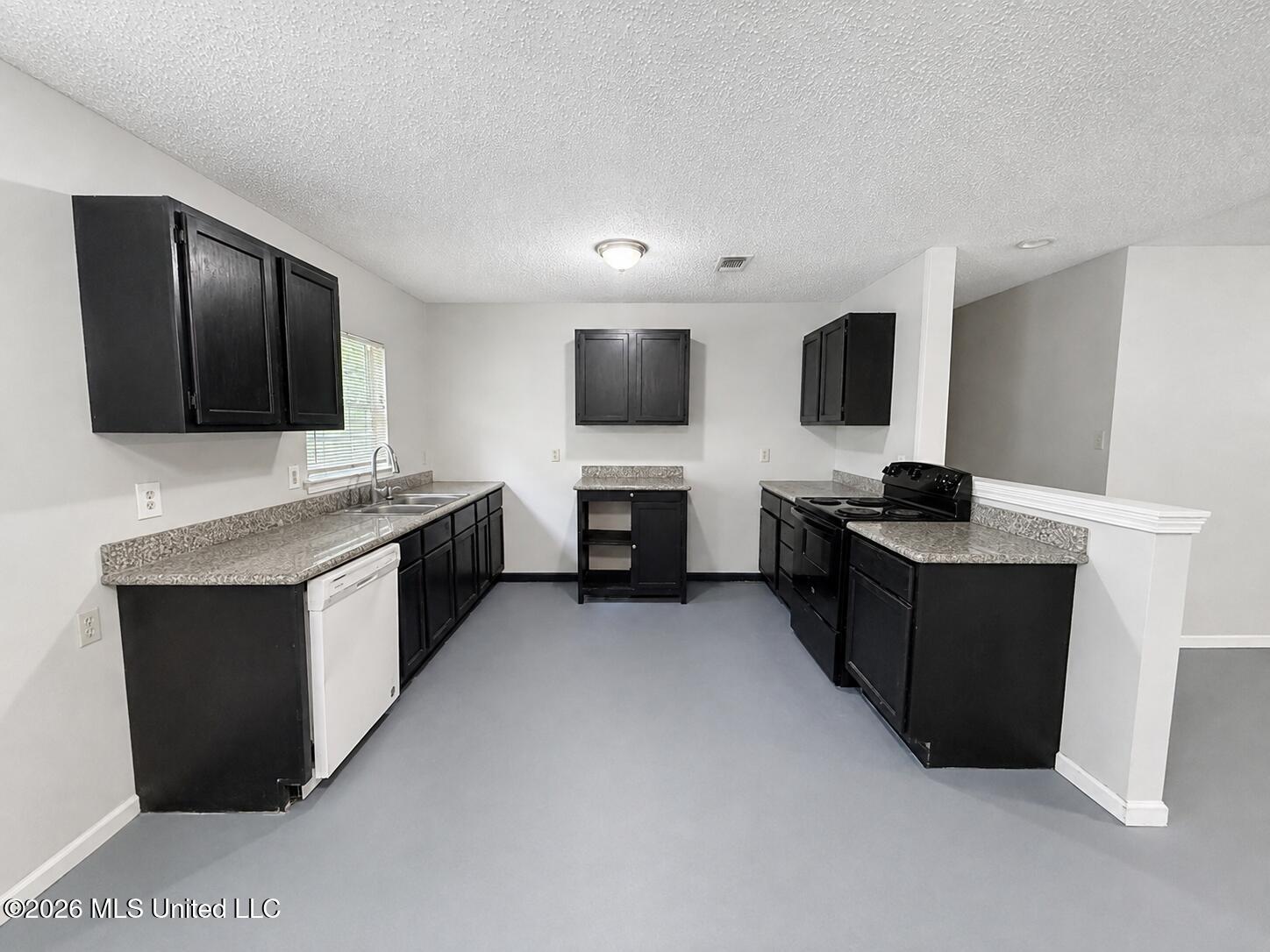7026 W Forrest Street Property Photo 7