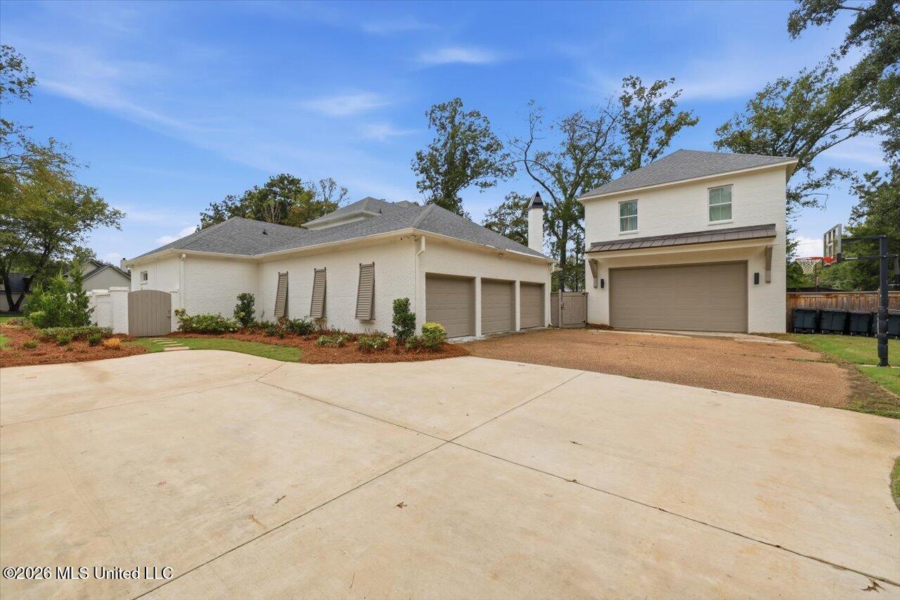 101 Saddle Creek Cove Property Photo 3