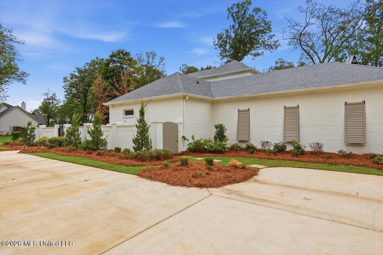 101 Saddle Creek Cove Property Photo 4