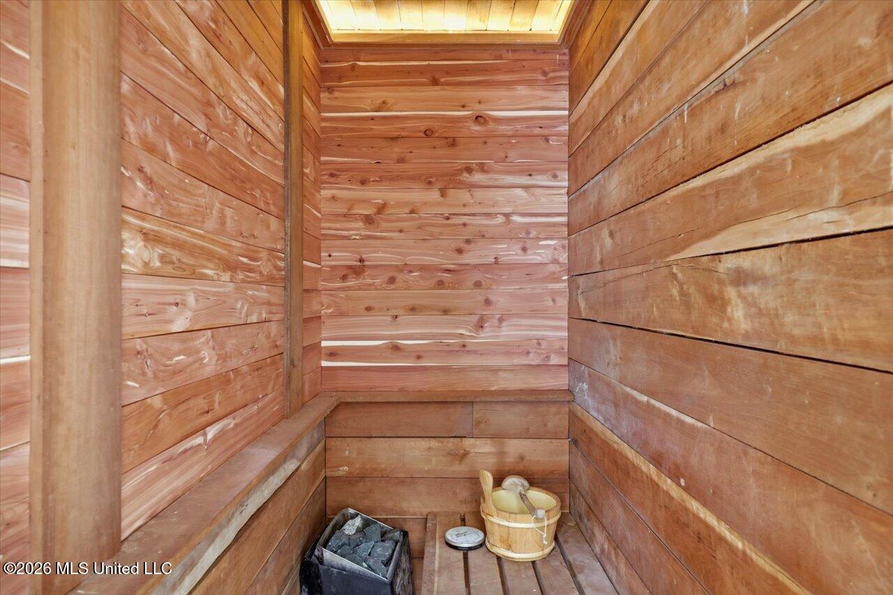 101 Saddle Creek Cove Property Photo 45