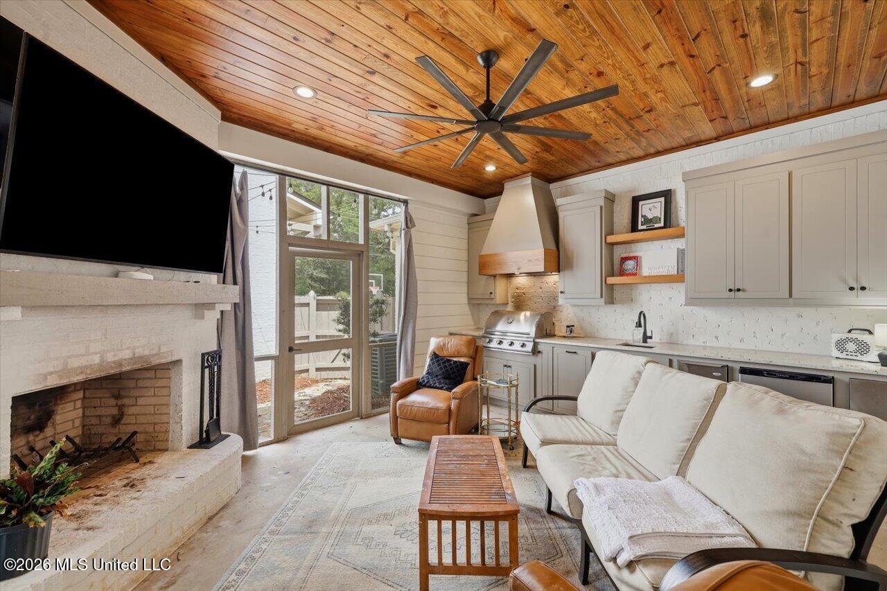 101 Saddle Creek Cove Property Photo 77