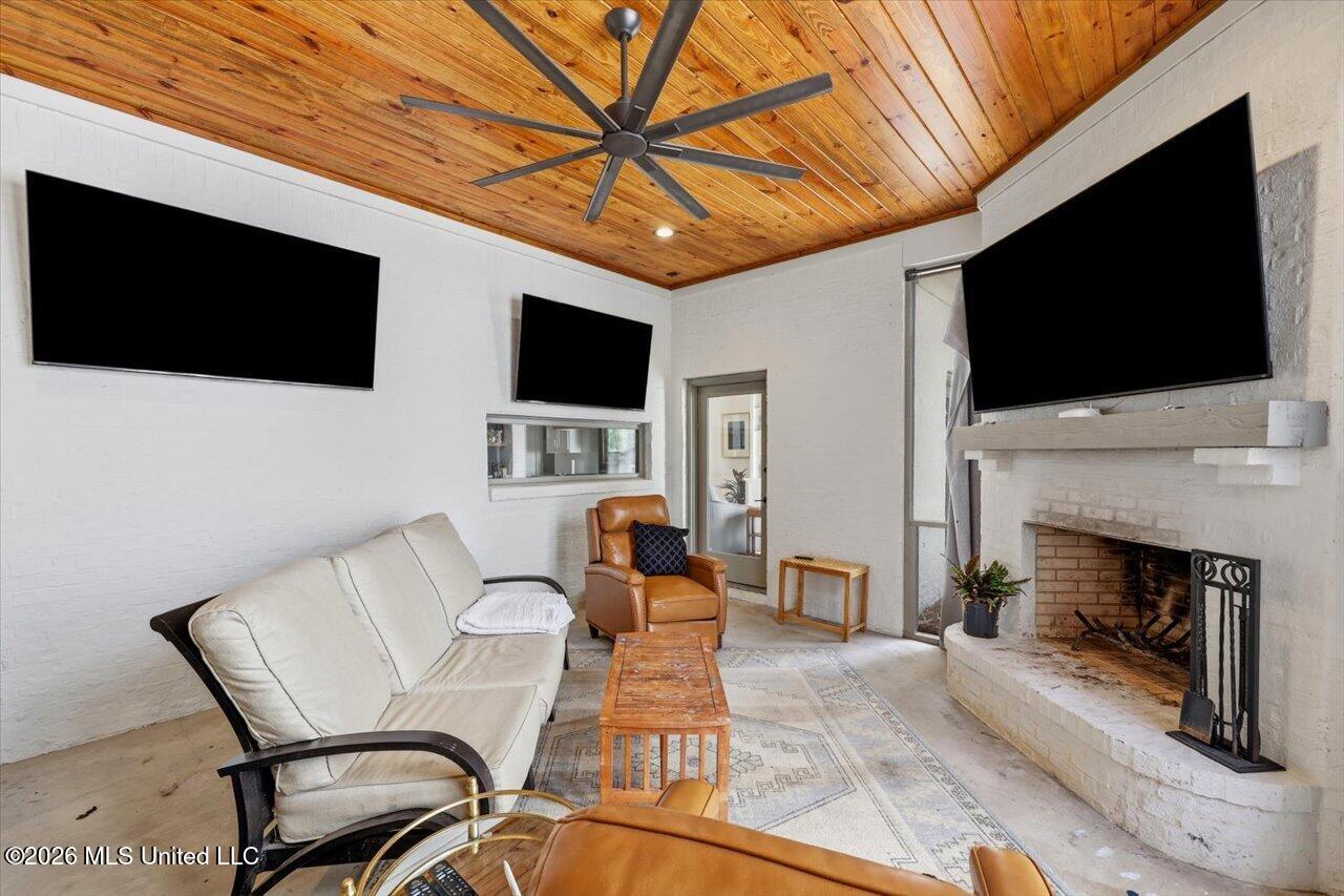 101 Saddle Creek Cove Property Photo 78