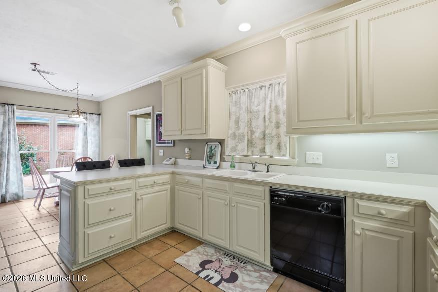 37 Village Green Circle Property Photo 19