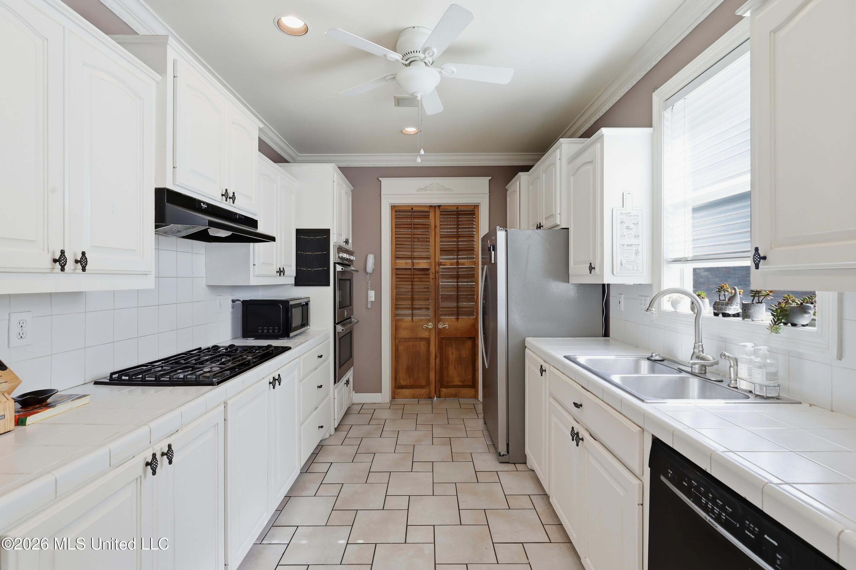 413 Eastpointe Cove Property Photo 18