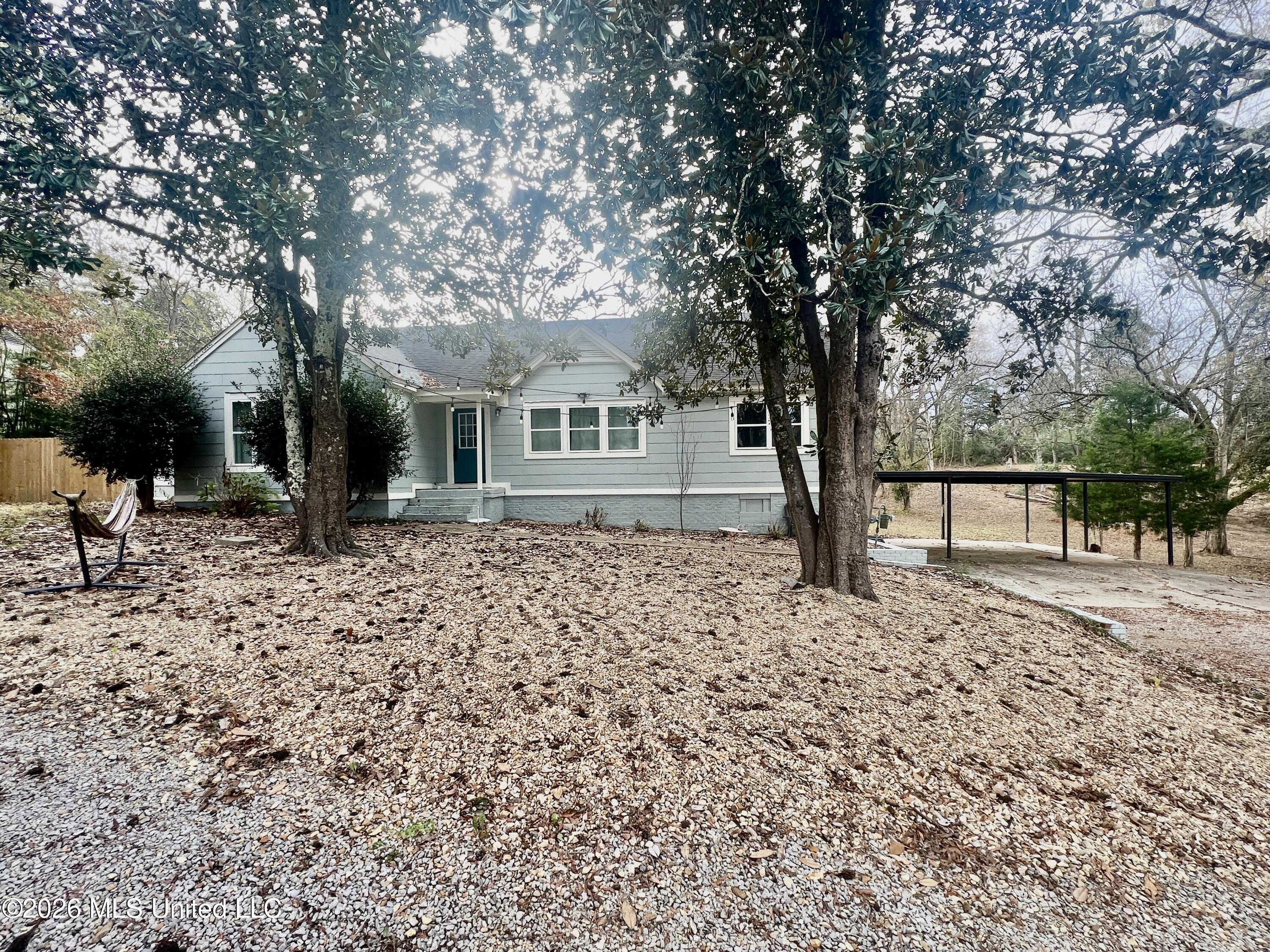 519 W Highway 82 Property Photo 1