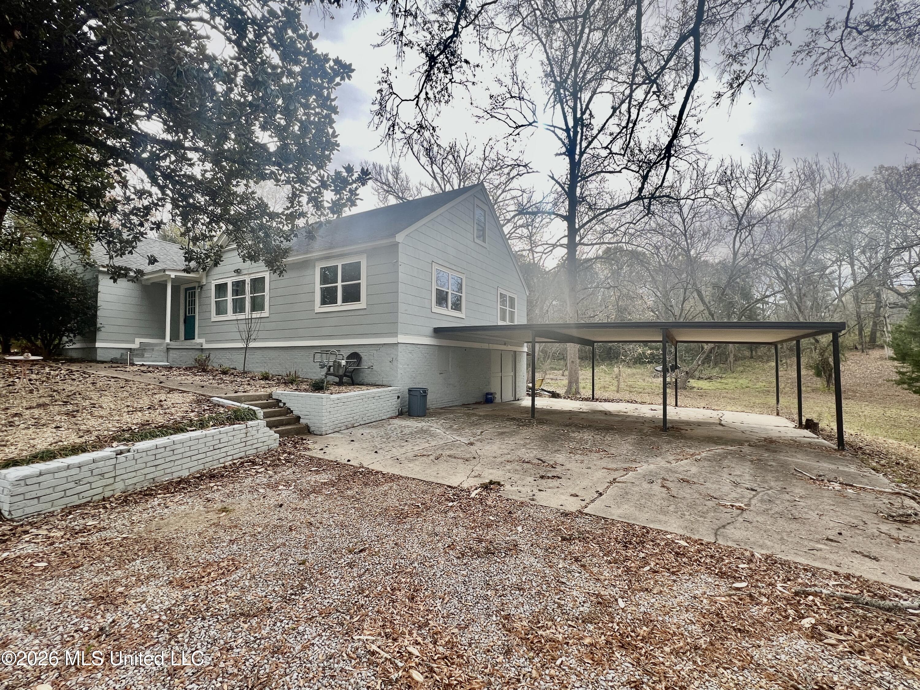 519 W Highway 82 Property Photo 2
