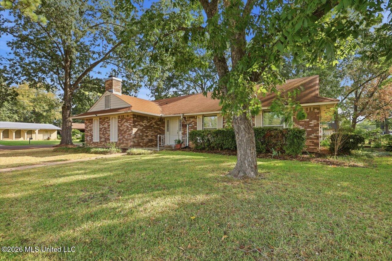 110 Van Doren Drive Property Photo 2