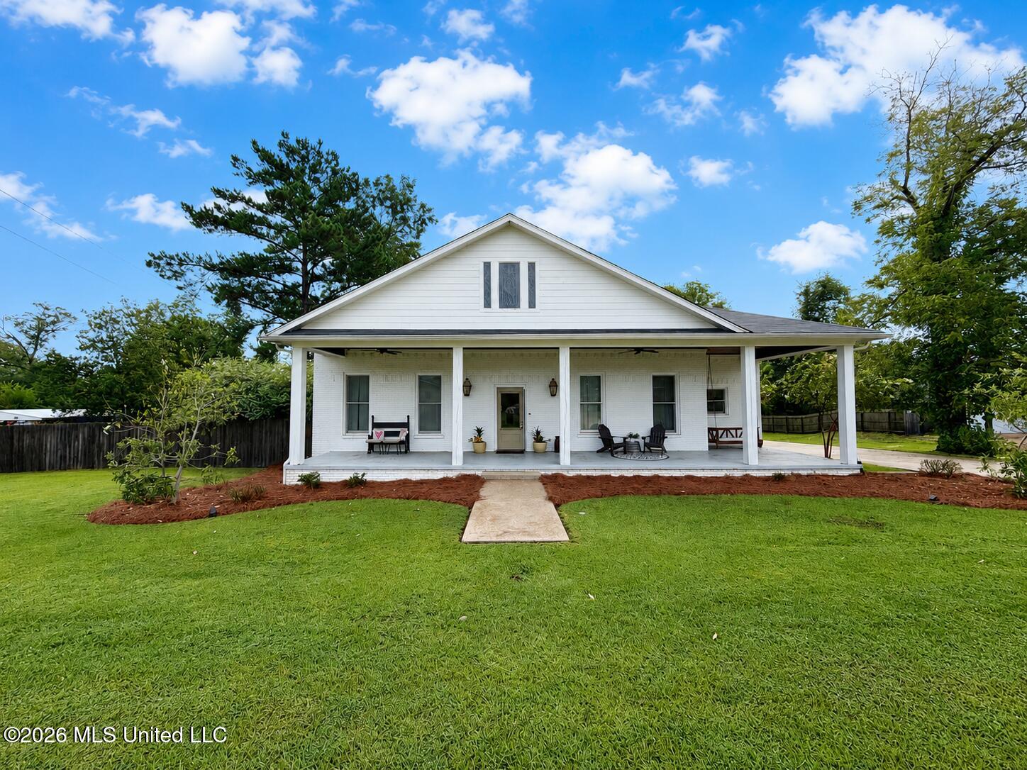 386 1st Street Property Photo 1