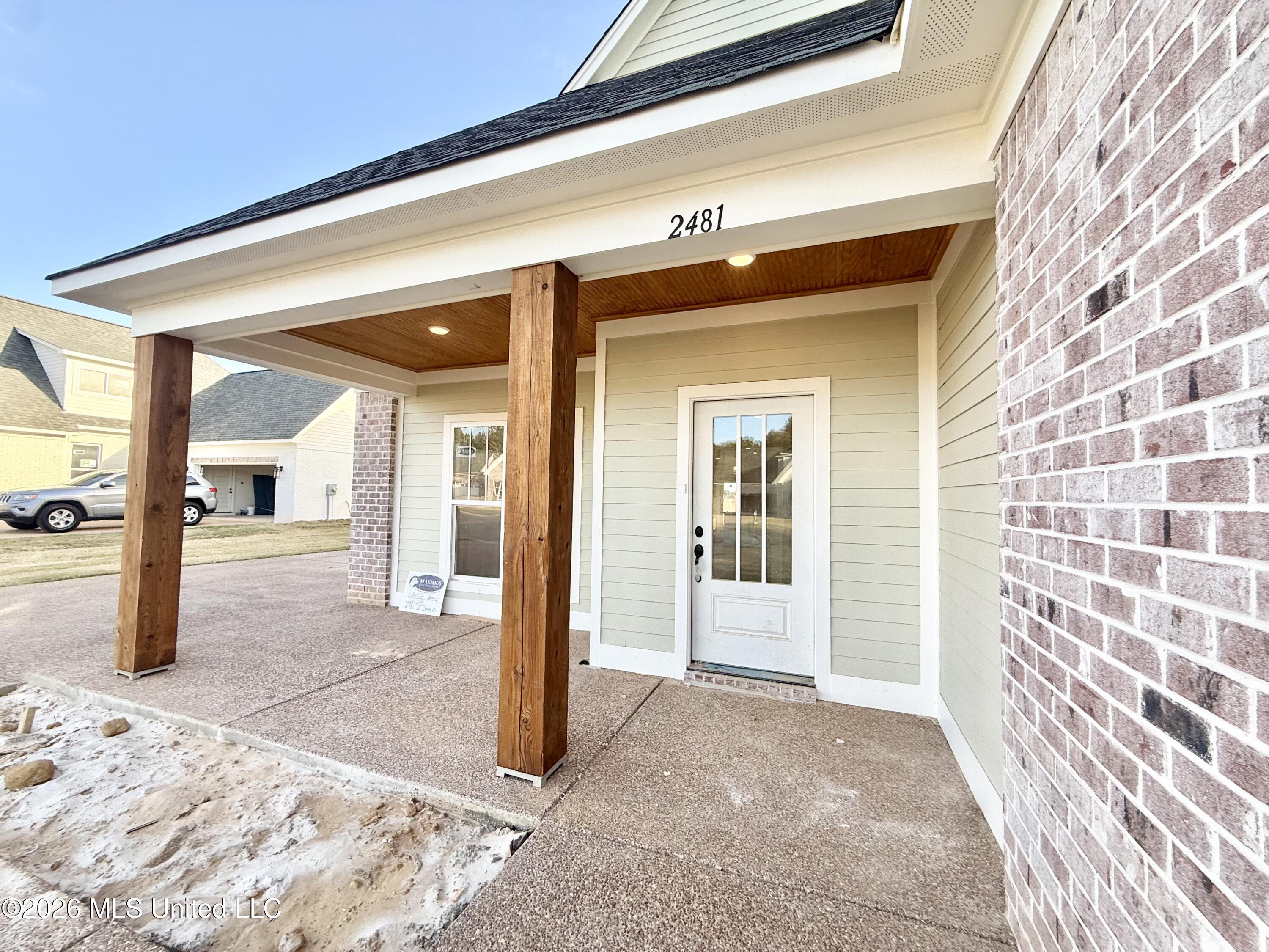2481 Saint Charles Cove Property Photo 2