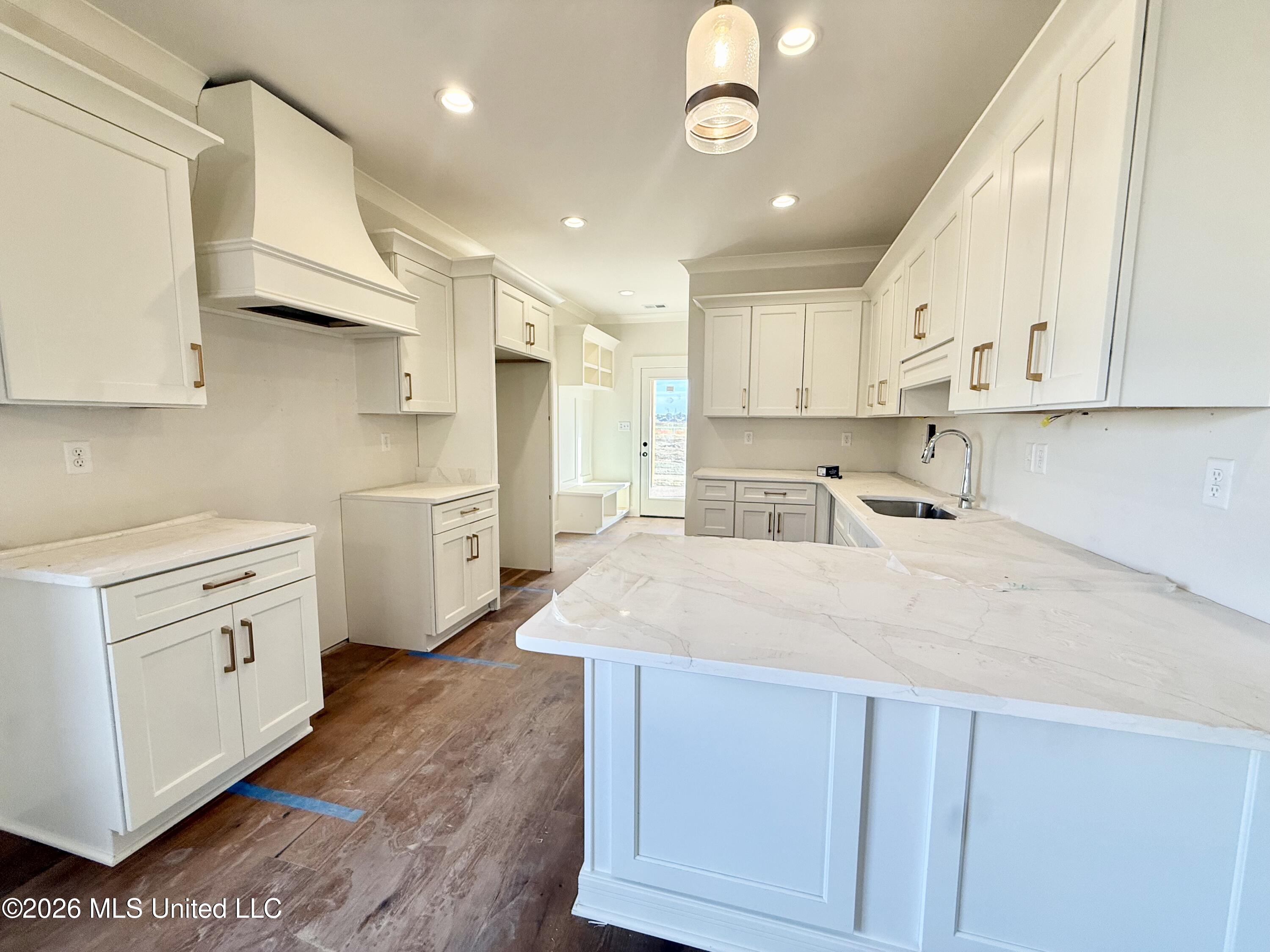 2481 Saint Charles Cove Property Photo 5
