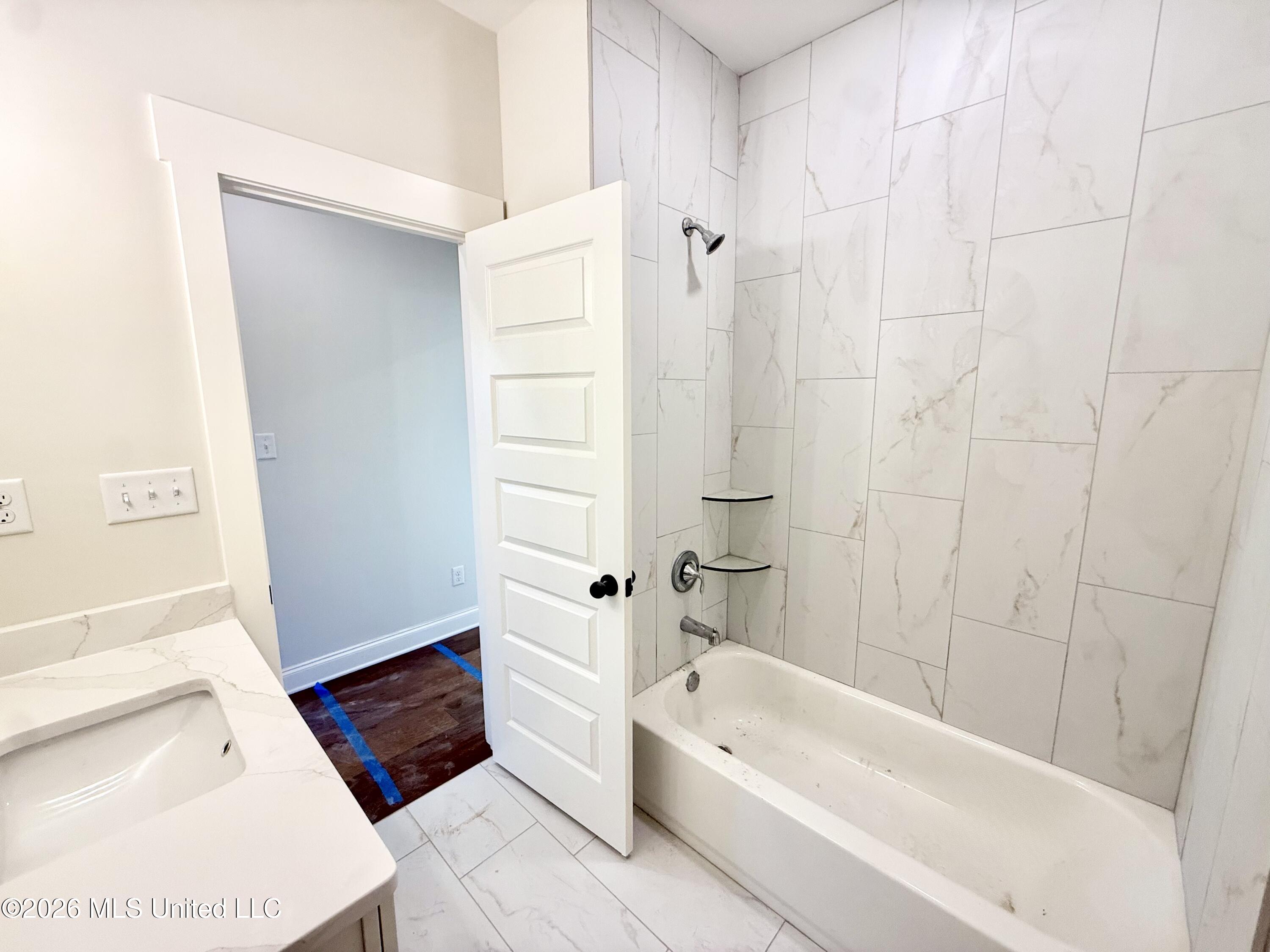 2481 Saint Charles Cove Property Photo 8