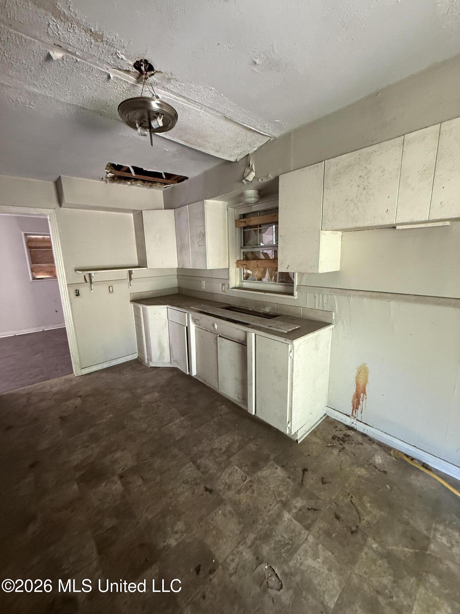2611 Teresa Drive Property Photo 5
