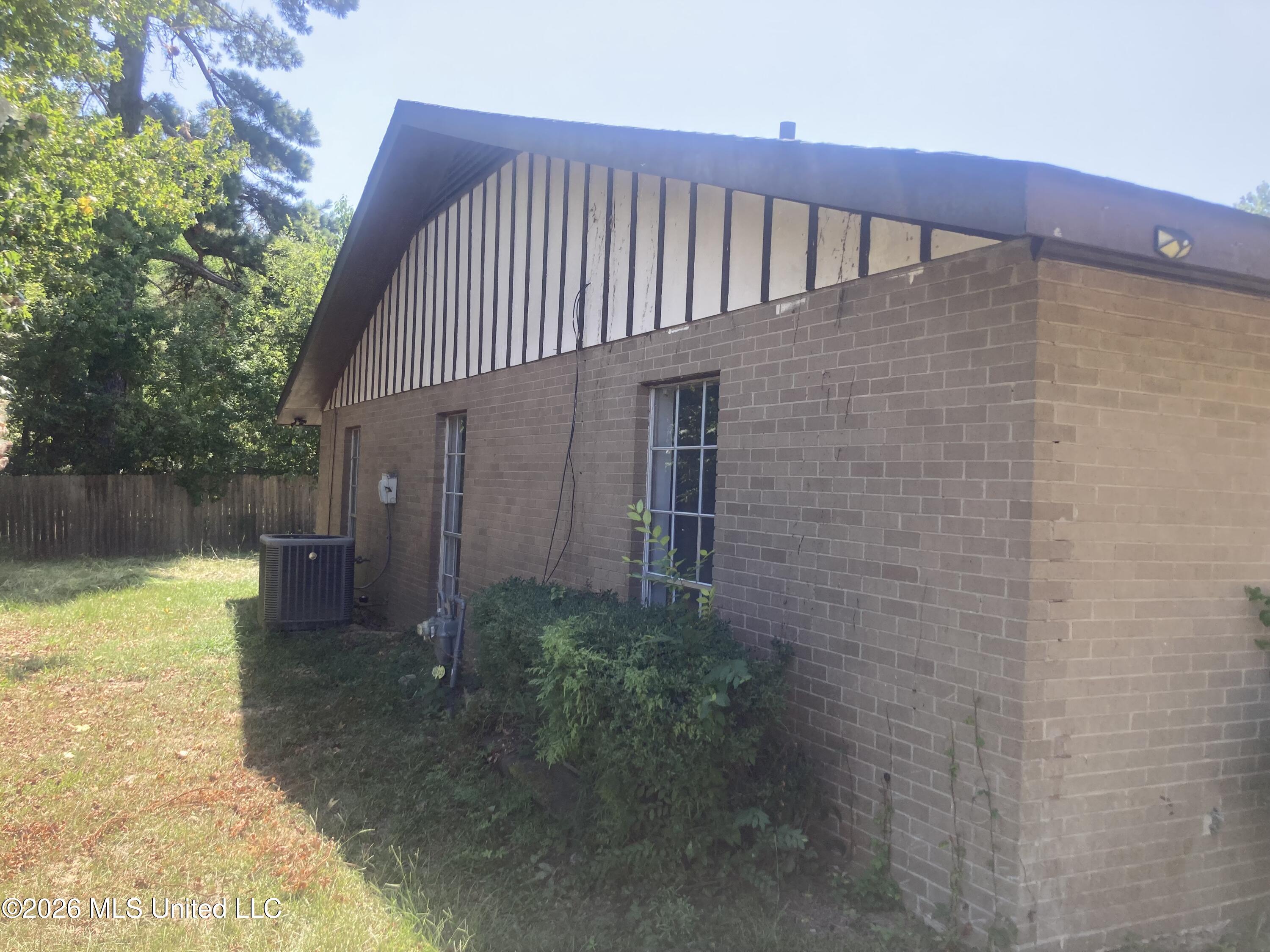 5856 Cypress Trail Property Photo 3