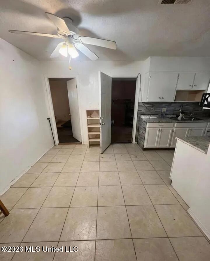 916 E Birch Drive Property Photo 4