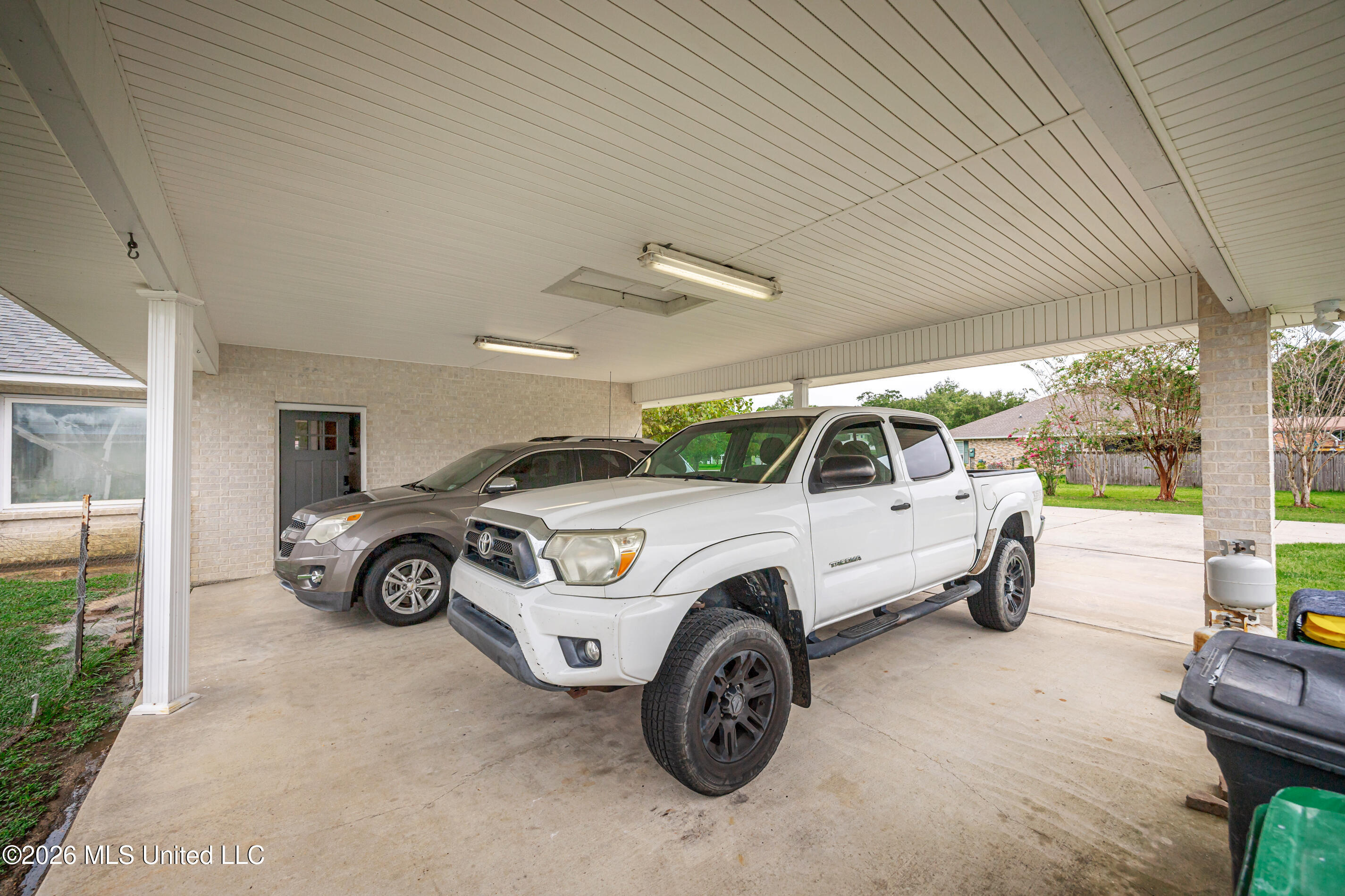 15405 Drake Lane Property Photo 7