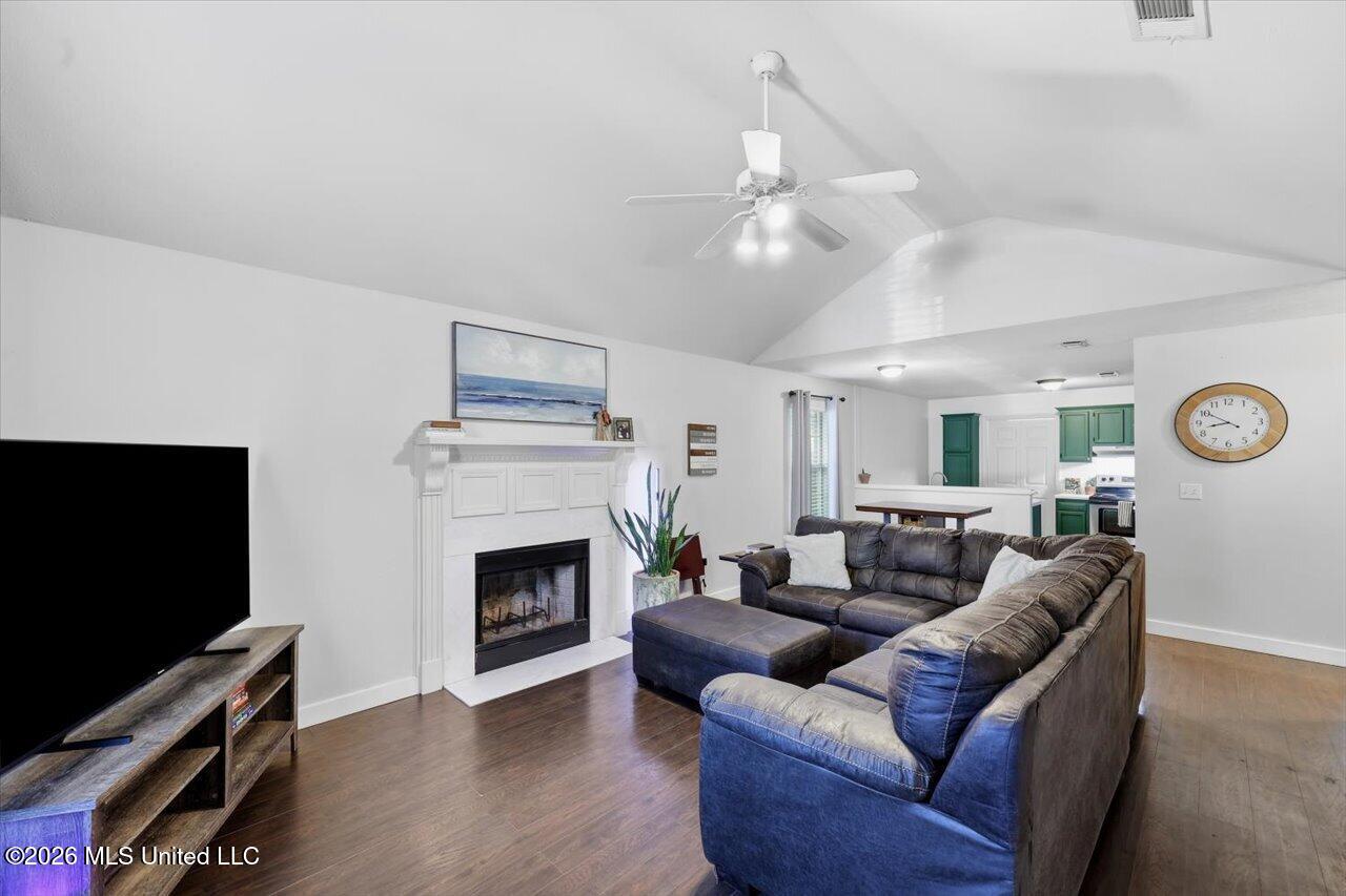 1018 Barnett Bend Circle Property Photo 5
