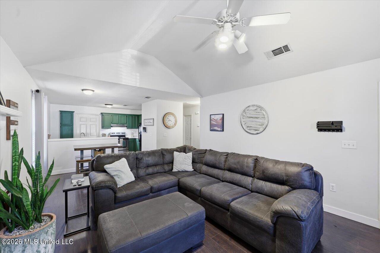 1018 Barnett Bend Circle Property Photo 6