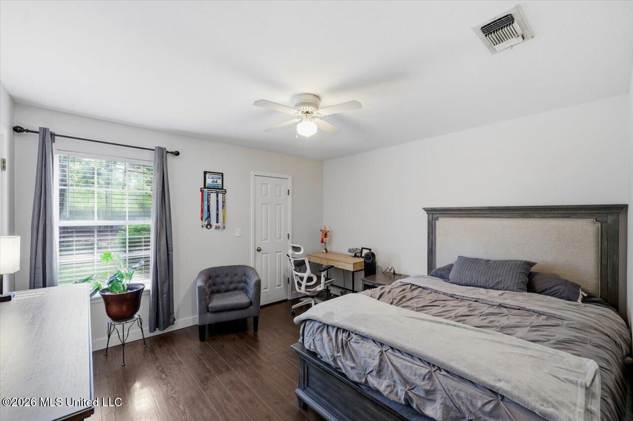 1018 Barnett Bend Circle Property Photo 16