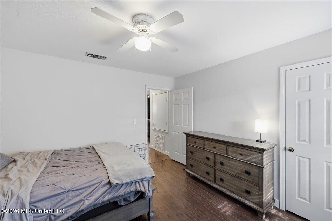 1018 Barnett Bend Circle Property Photo 17