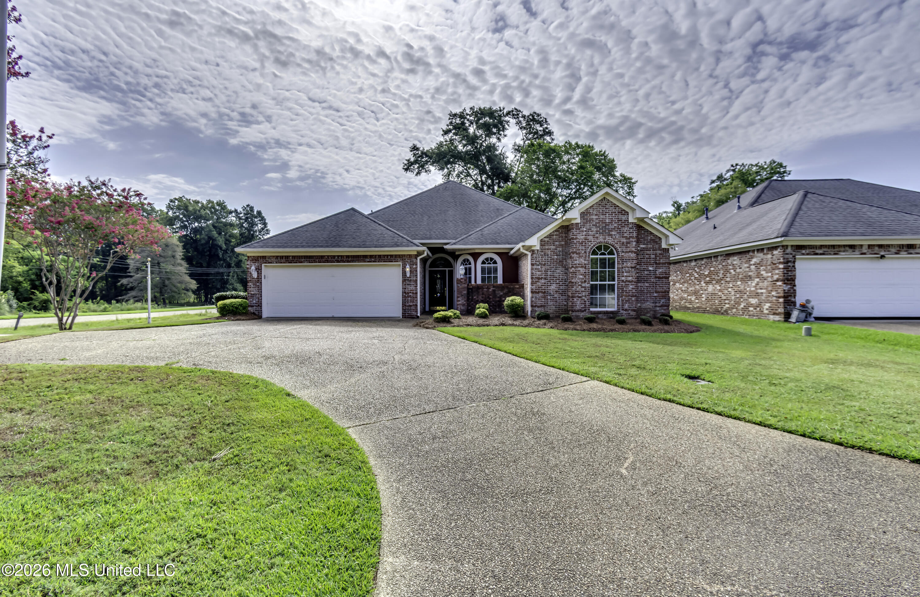 381 Bradford Drive Property Photo 2