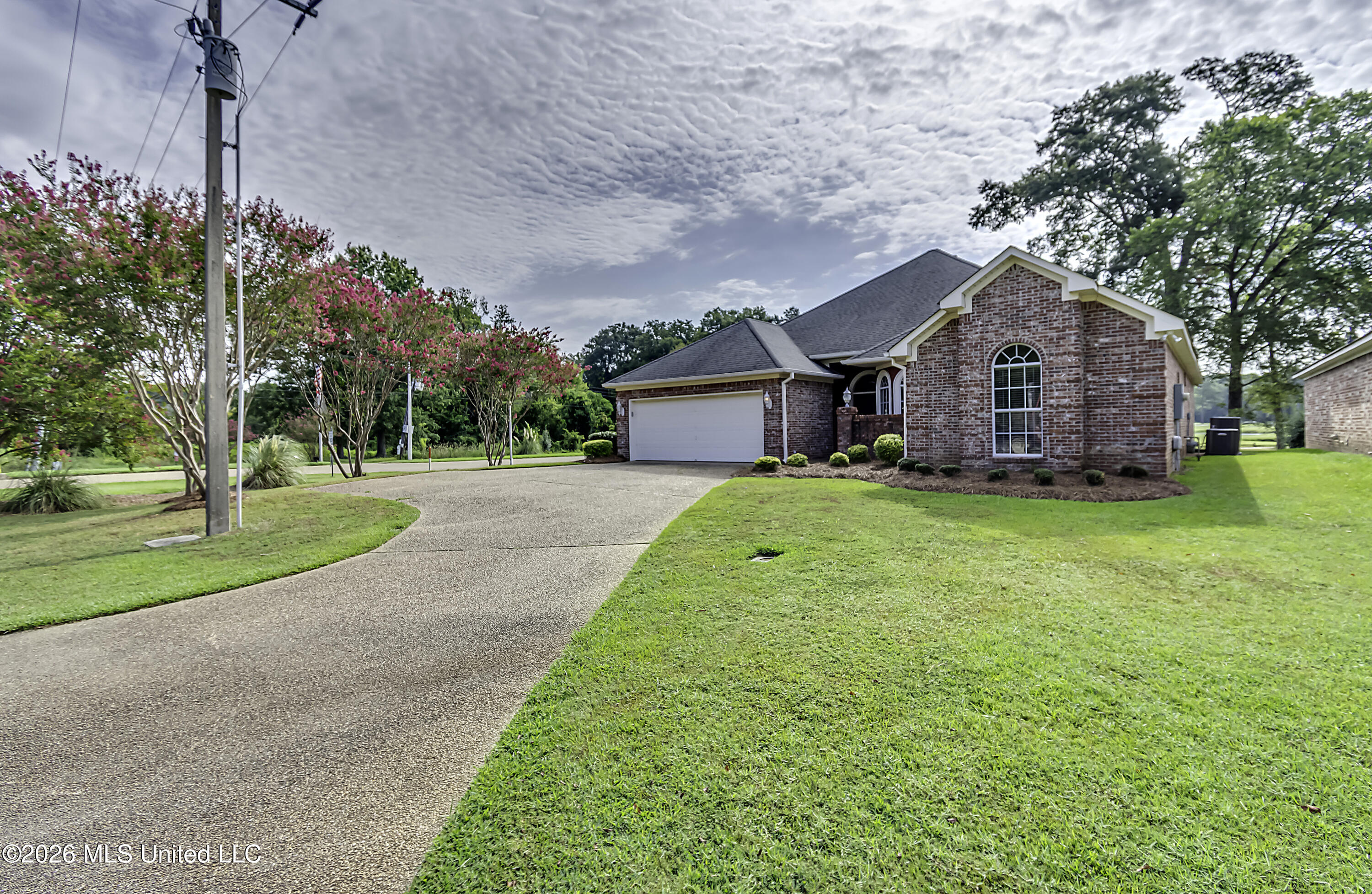 381 Bradford Drive Property Photo 3