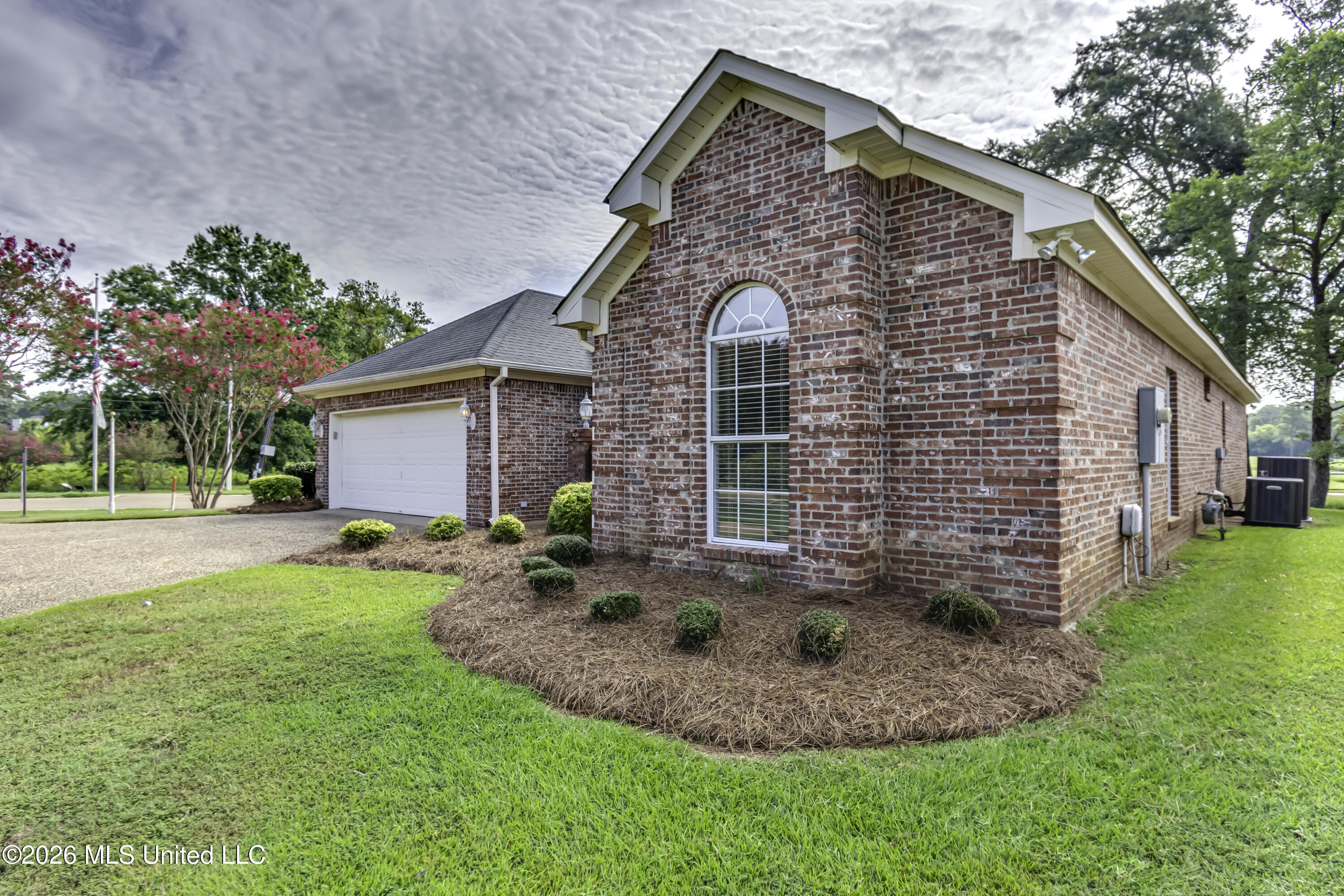 381 Bradford Drive Property Photo 6
