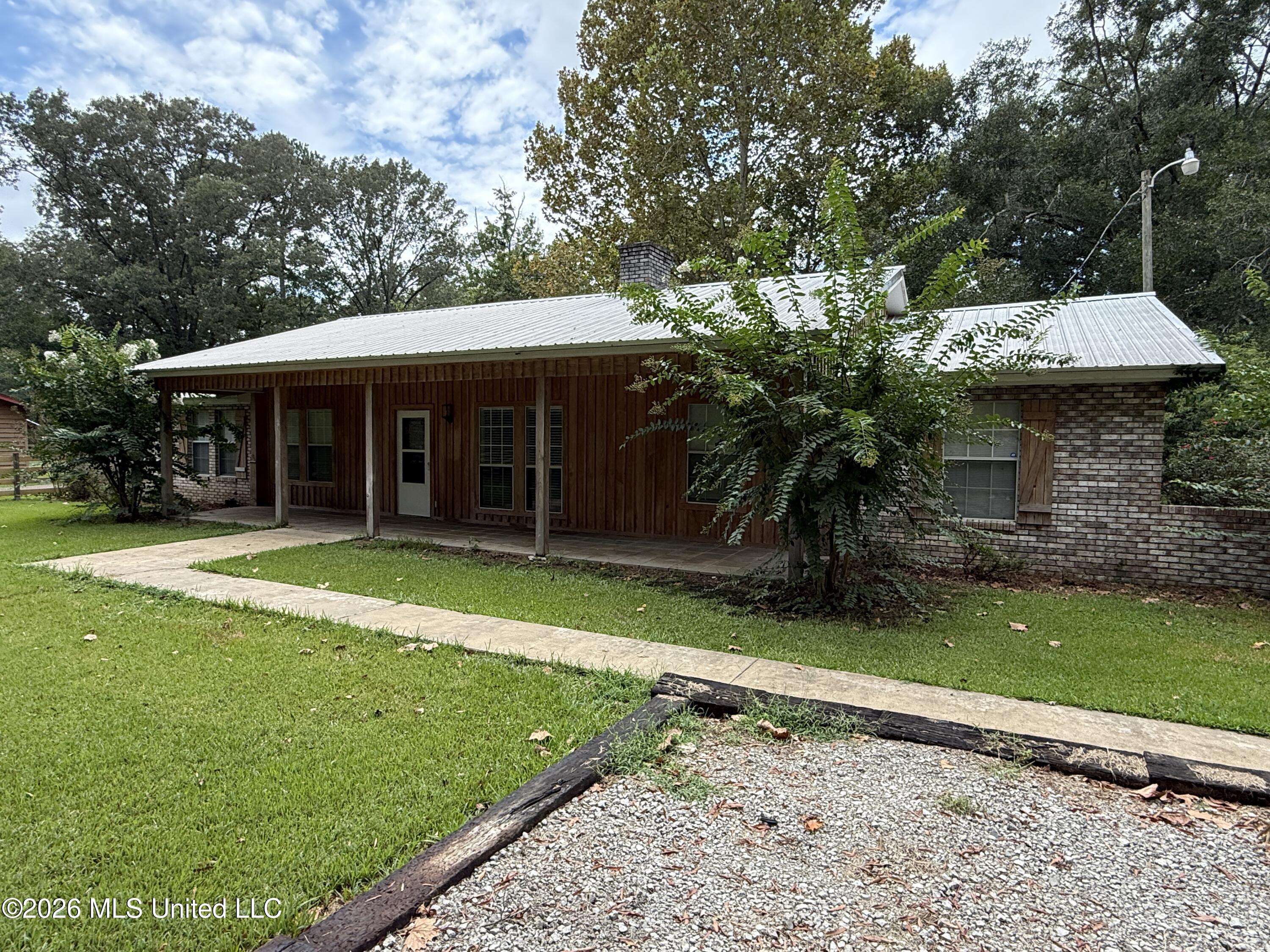 411 Drysdale Road Property Photo 2