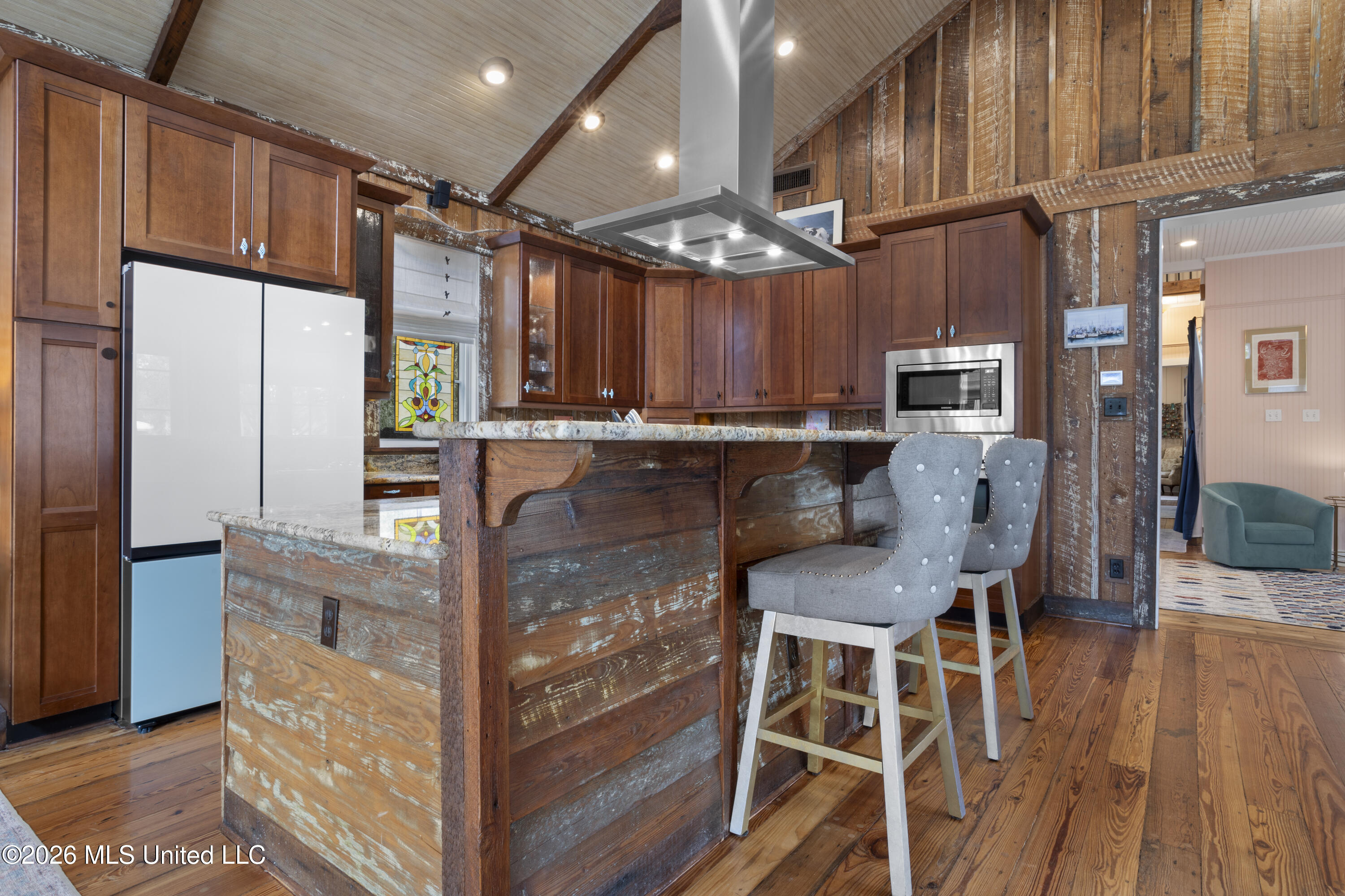 208 Saint Charles Street Property Photo 21