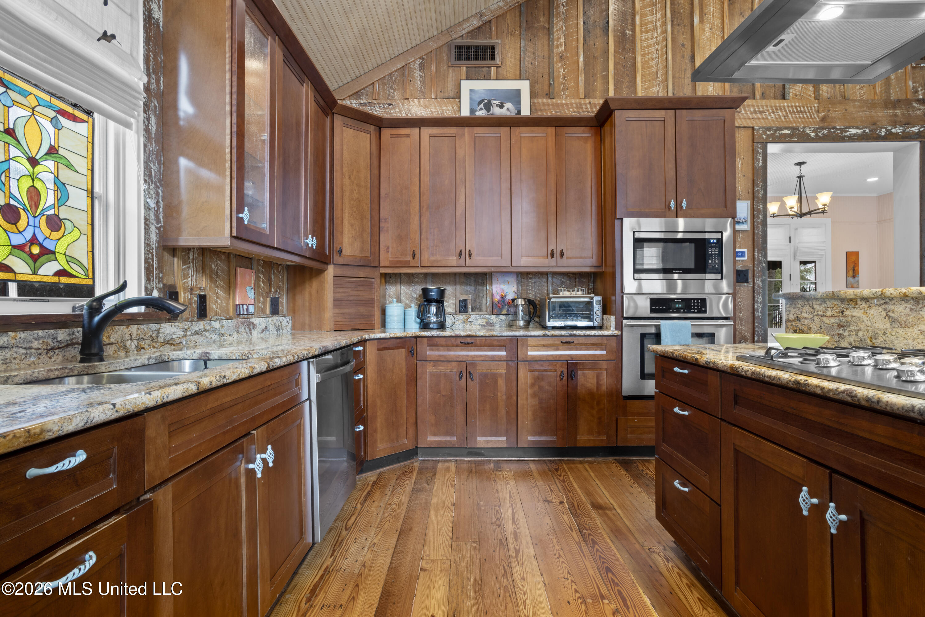 208 Saint Charles Street Property Photo 25
