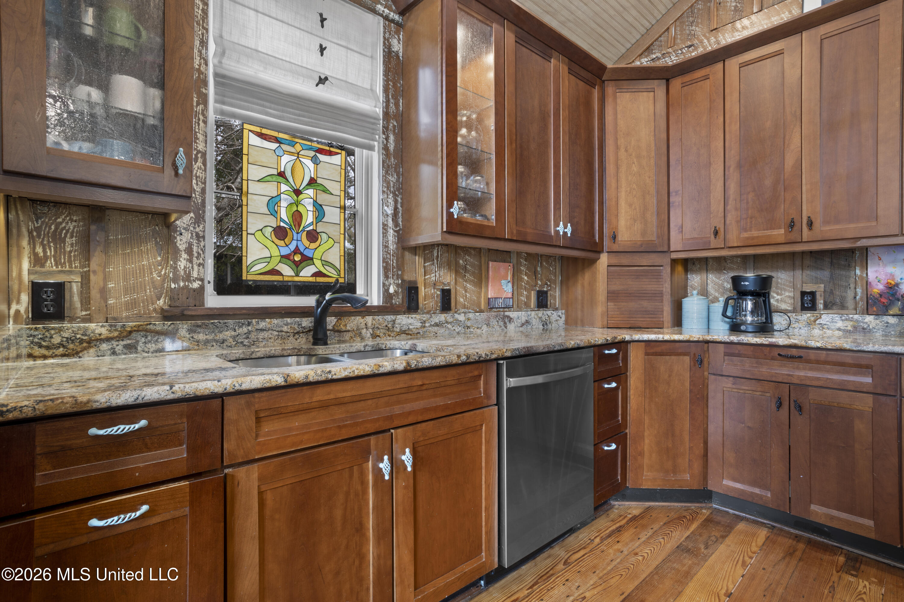 208 Saint Charles Street Property Photo 26