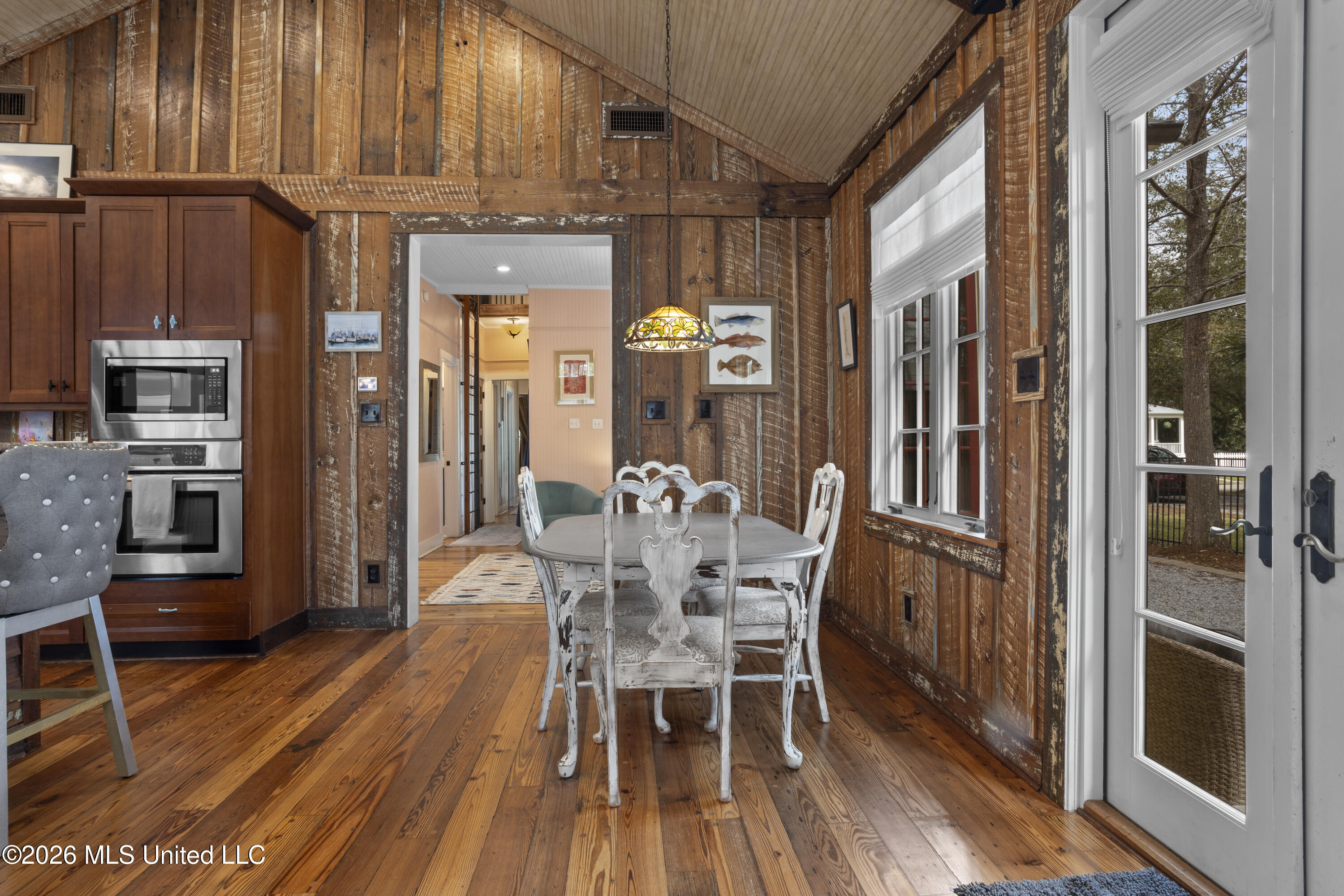 208 Saint Charles Street Property Photo 29