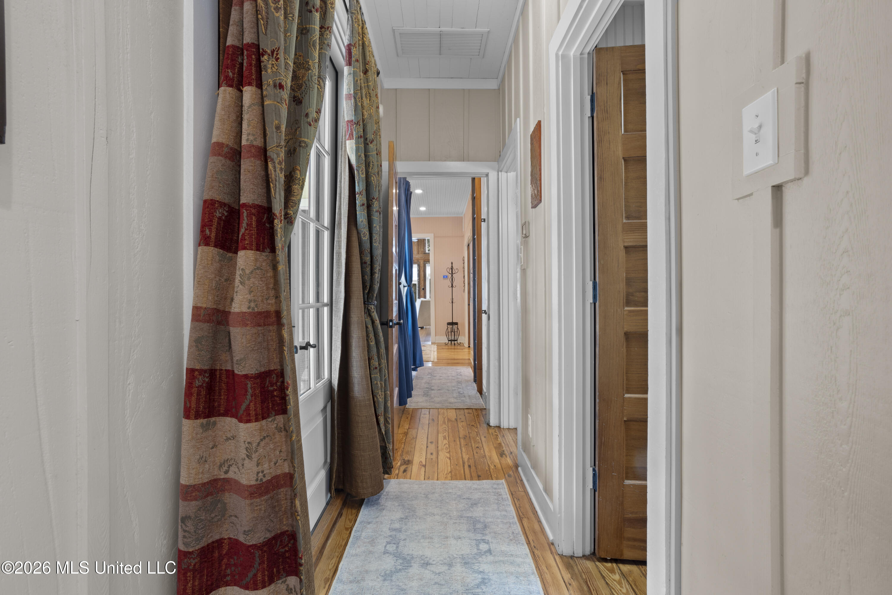 208 Saint Charles Street Property Photo 34