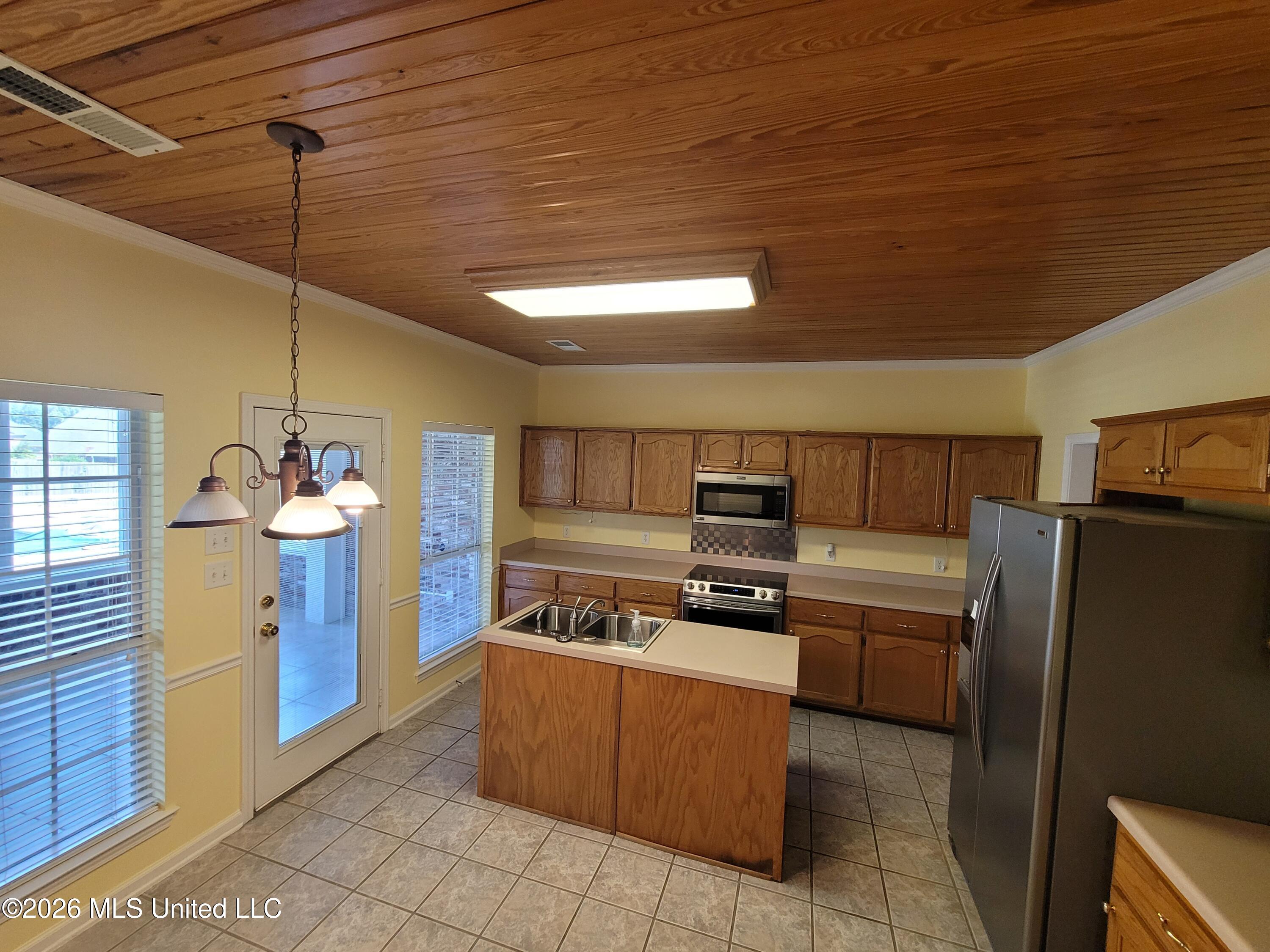 13165 Coldwater Drive Property Photo 10