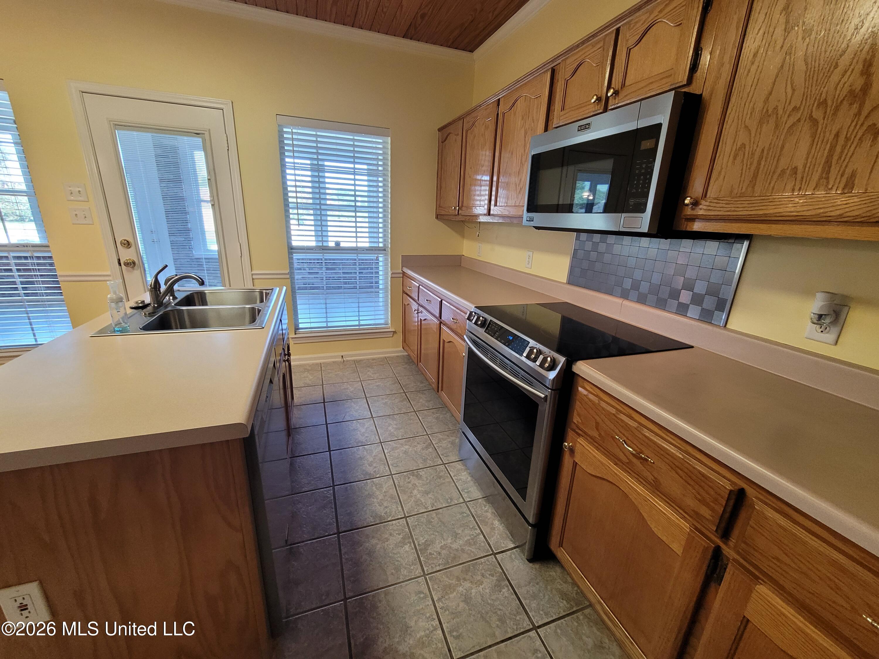 13165 Coldwater Drive Property Photo 12