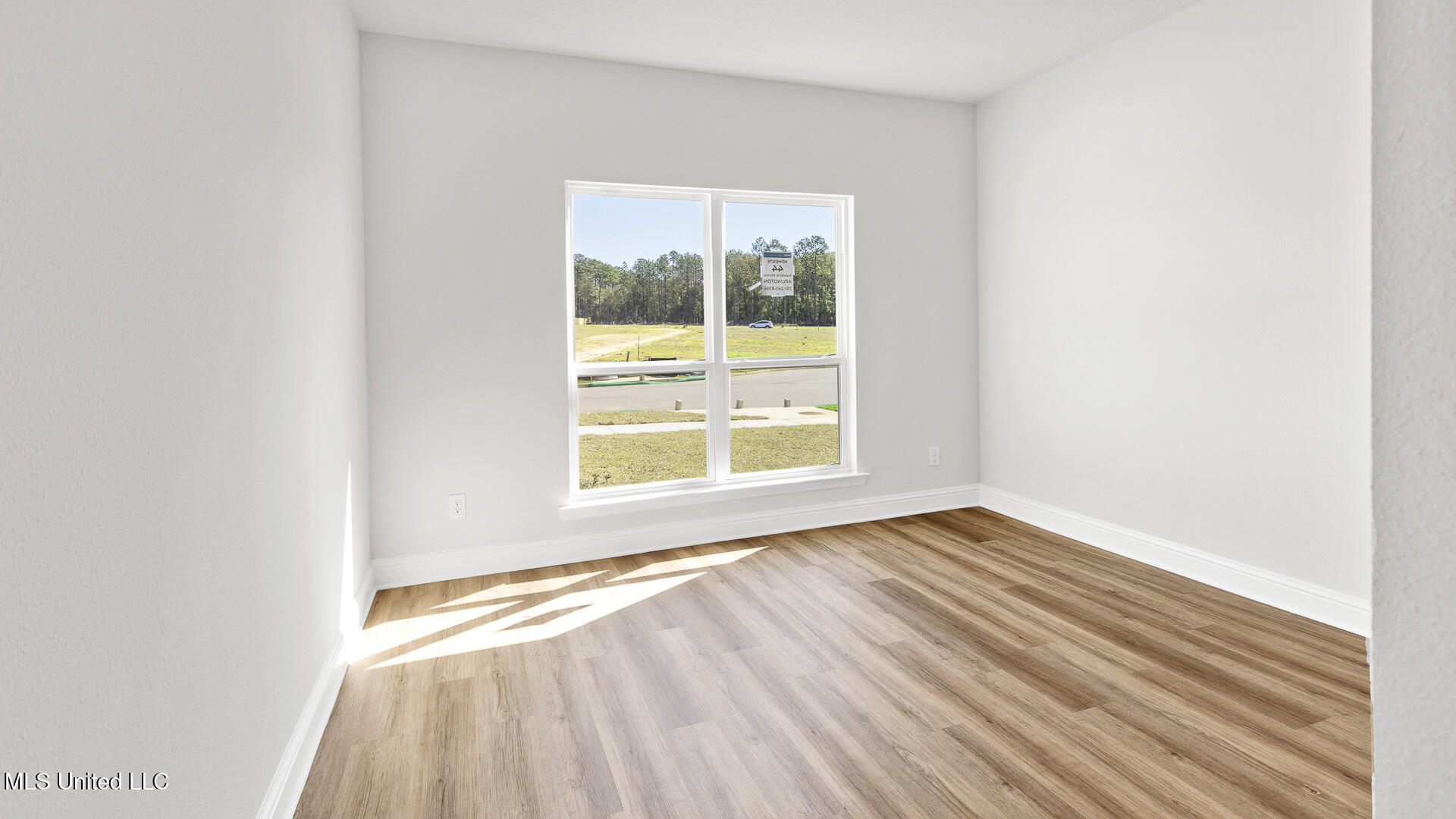 18441 Spring Hill Drive Property Photo 6