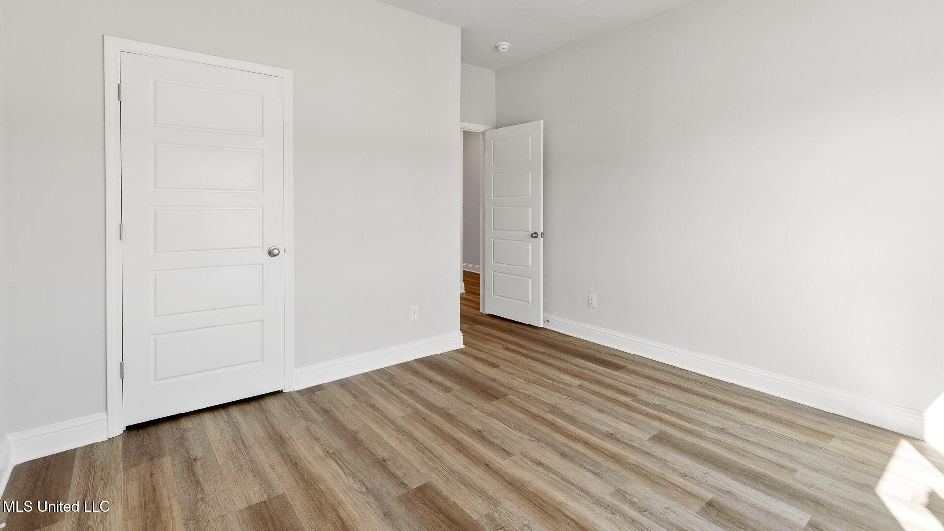 18441 Spring Hill Drive Property Photo 7