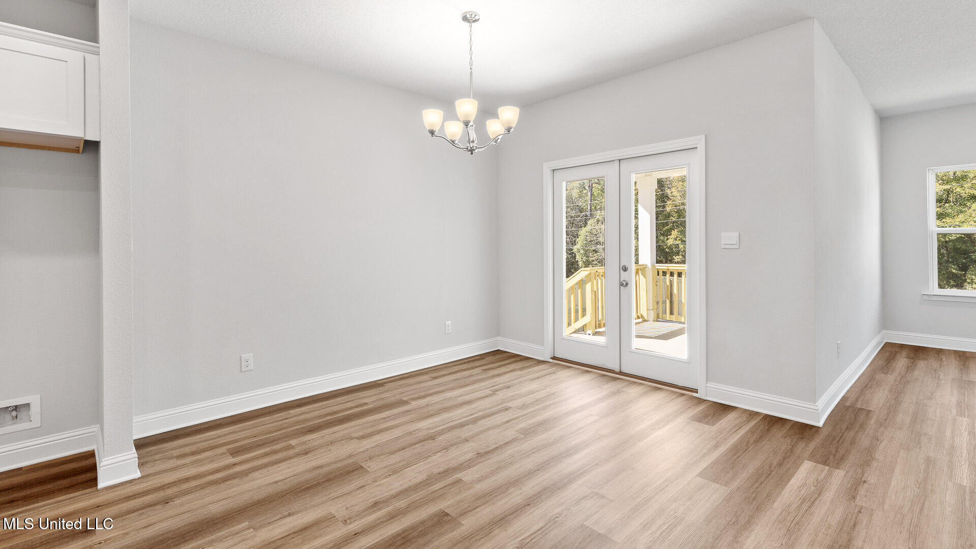 18441 Spring Hill Drive Property Photo 12