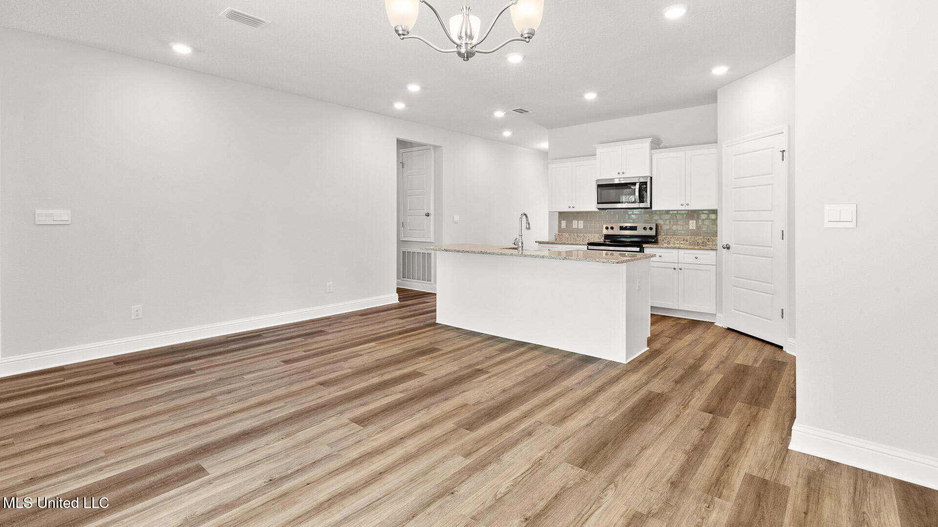 18441 Spring Hill Drive Property Photo 13