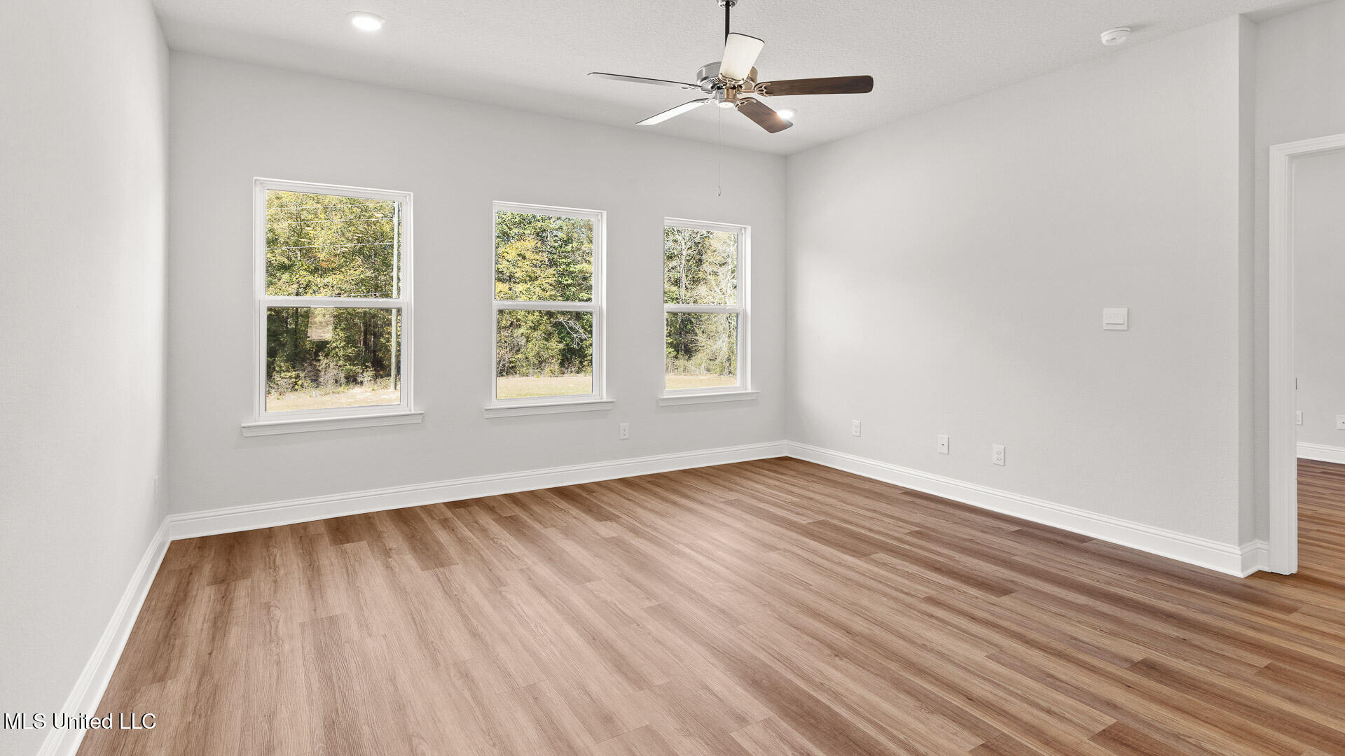 18441 Spring Hill Drive Property Photo 15