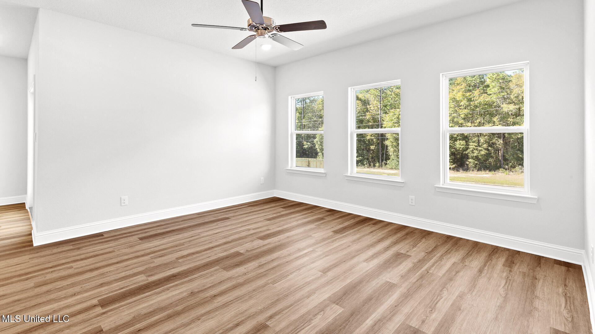 18441 Spring Hill Drive Property Photo 18