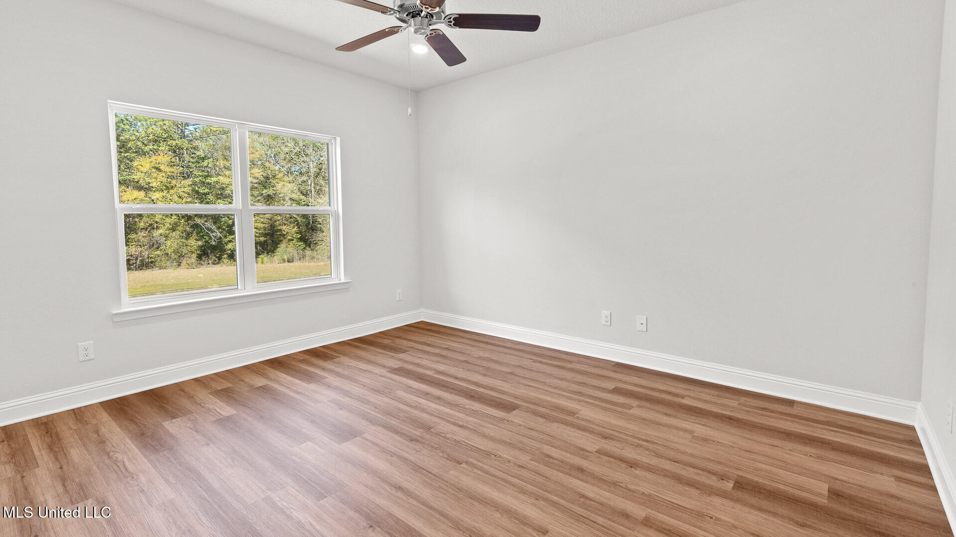 18441 Spring Hill Drive Property Photo 19