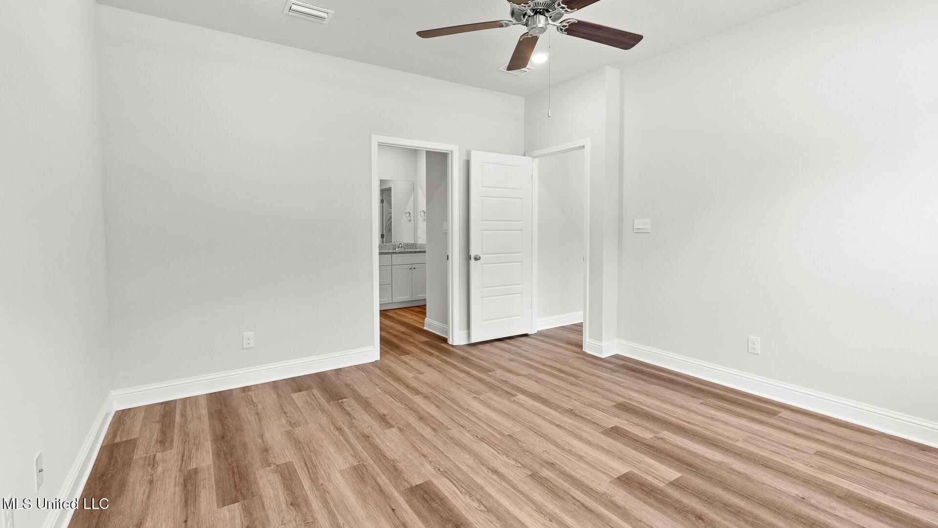 18441 Spring Hill Drive Property Photo 20