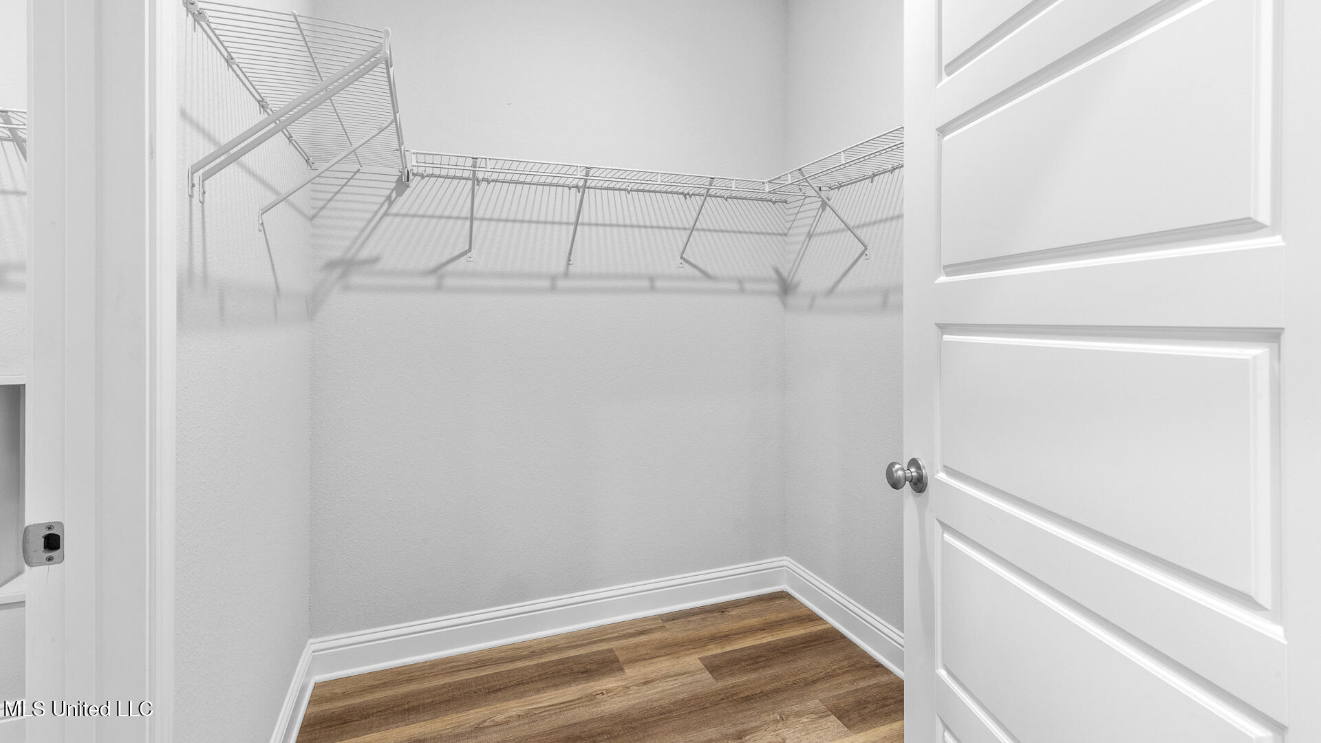 18441 Spring Hill Drive Property Photo 24